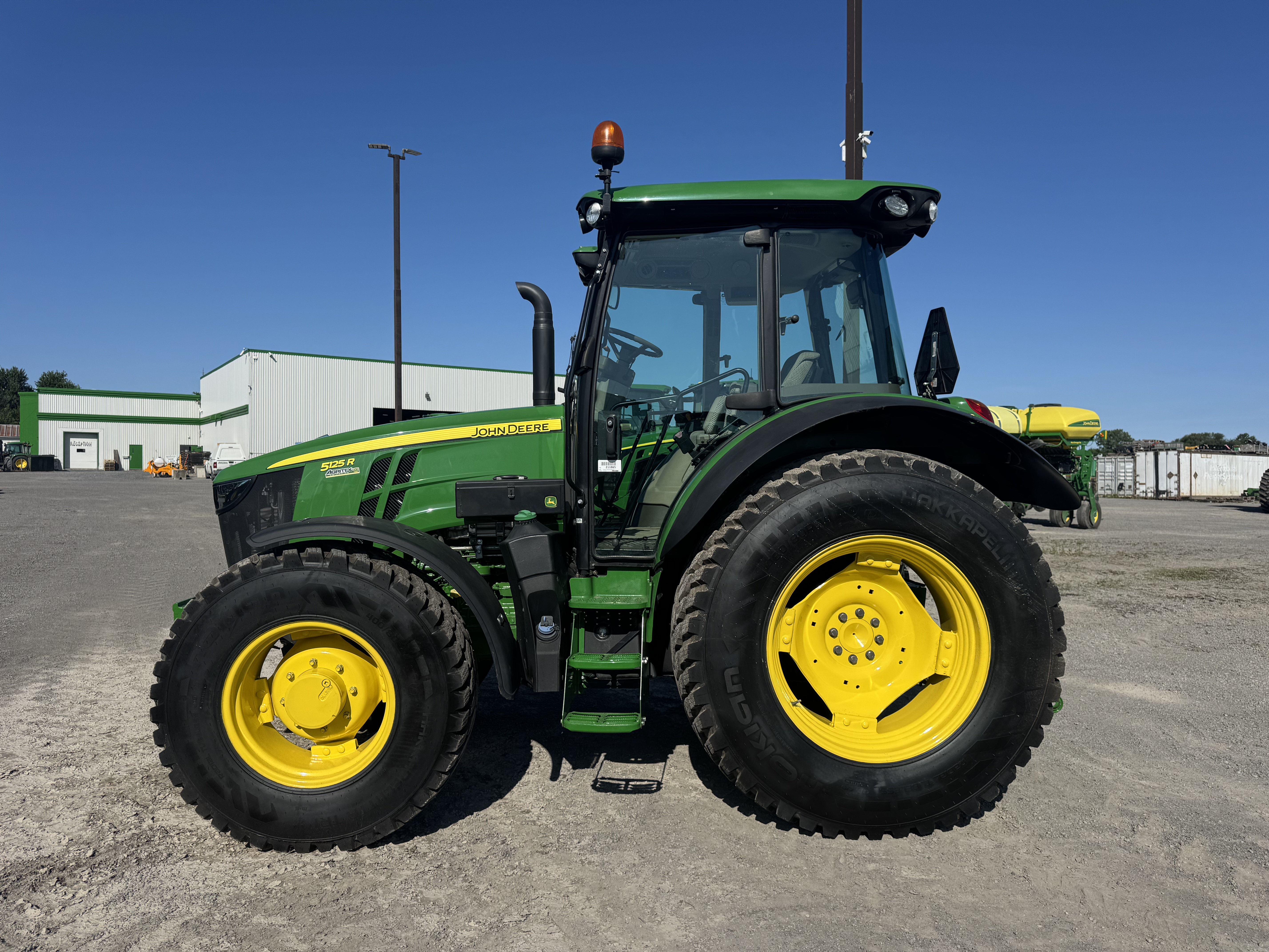 John Deere 5125R NOKIAN