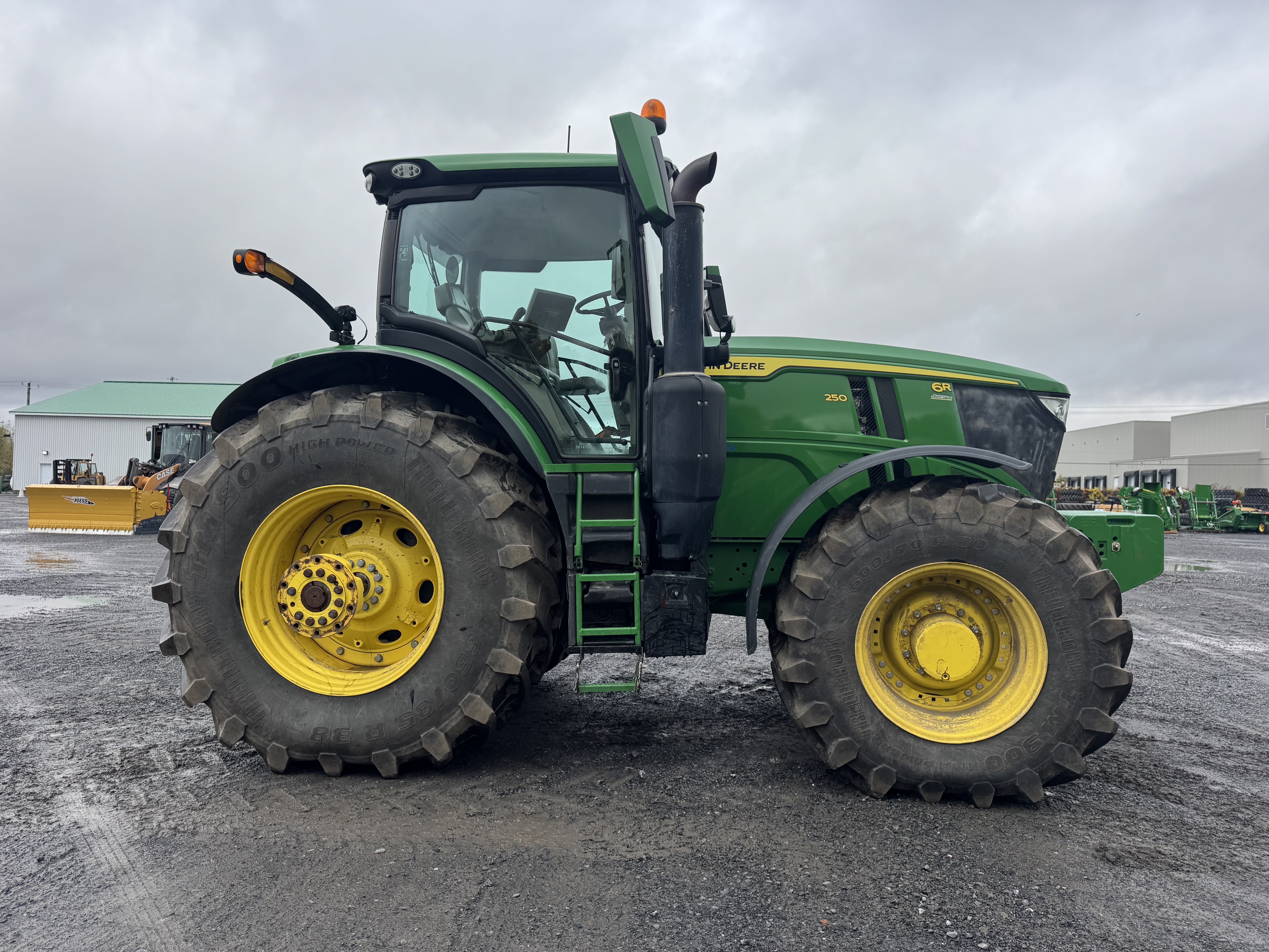 John Deere 6R 250