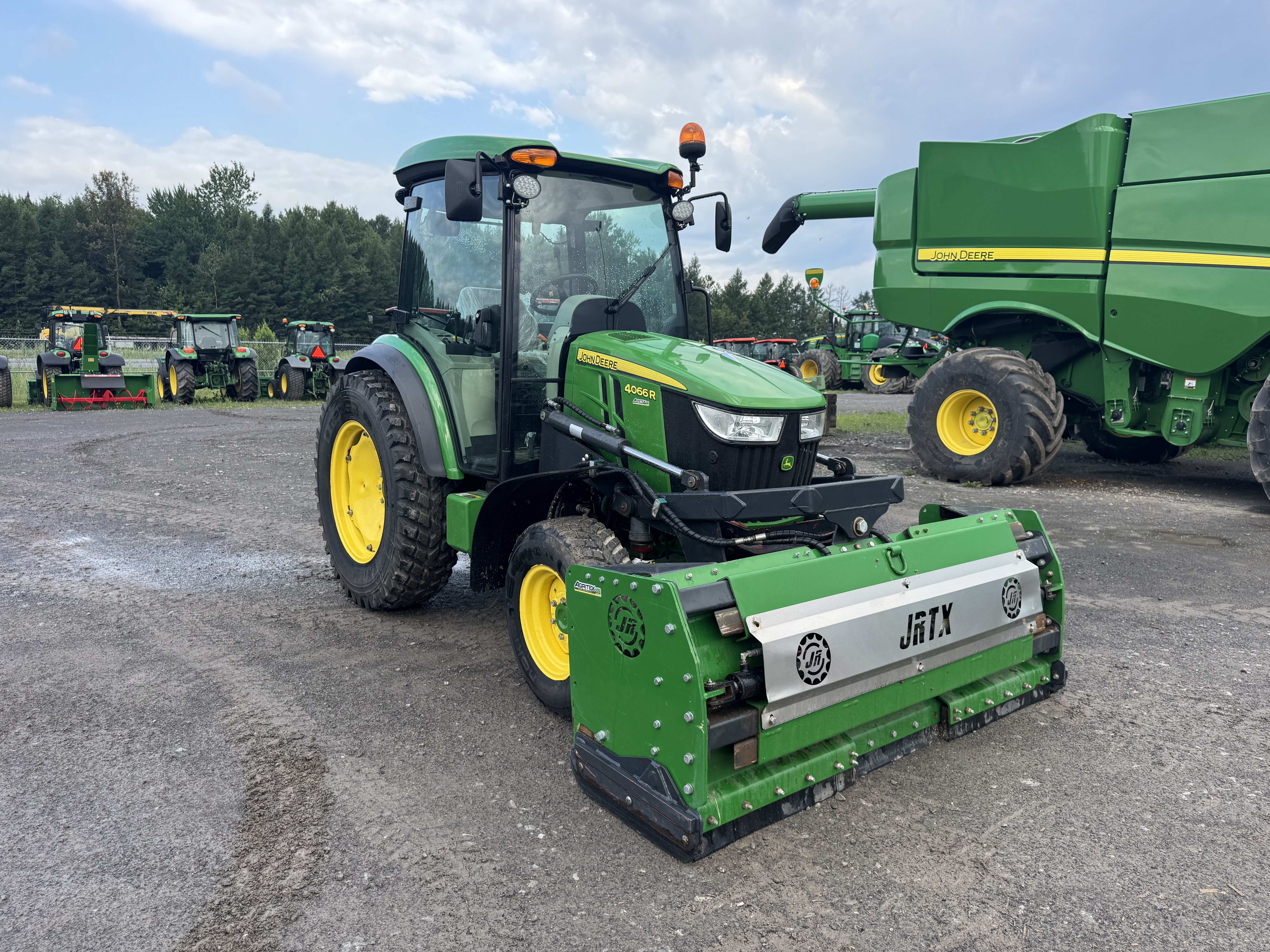 John Deere 4066R GRATTE NOKIAN    