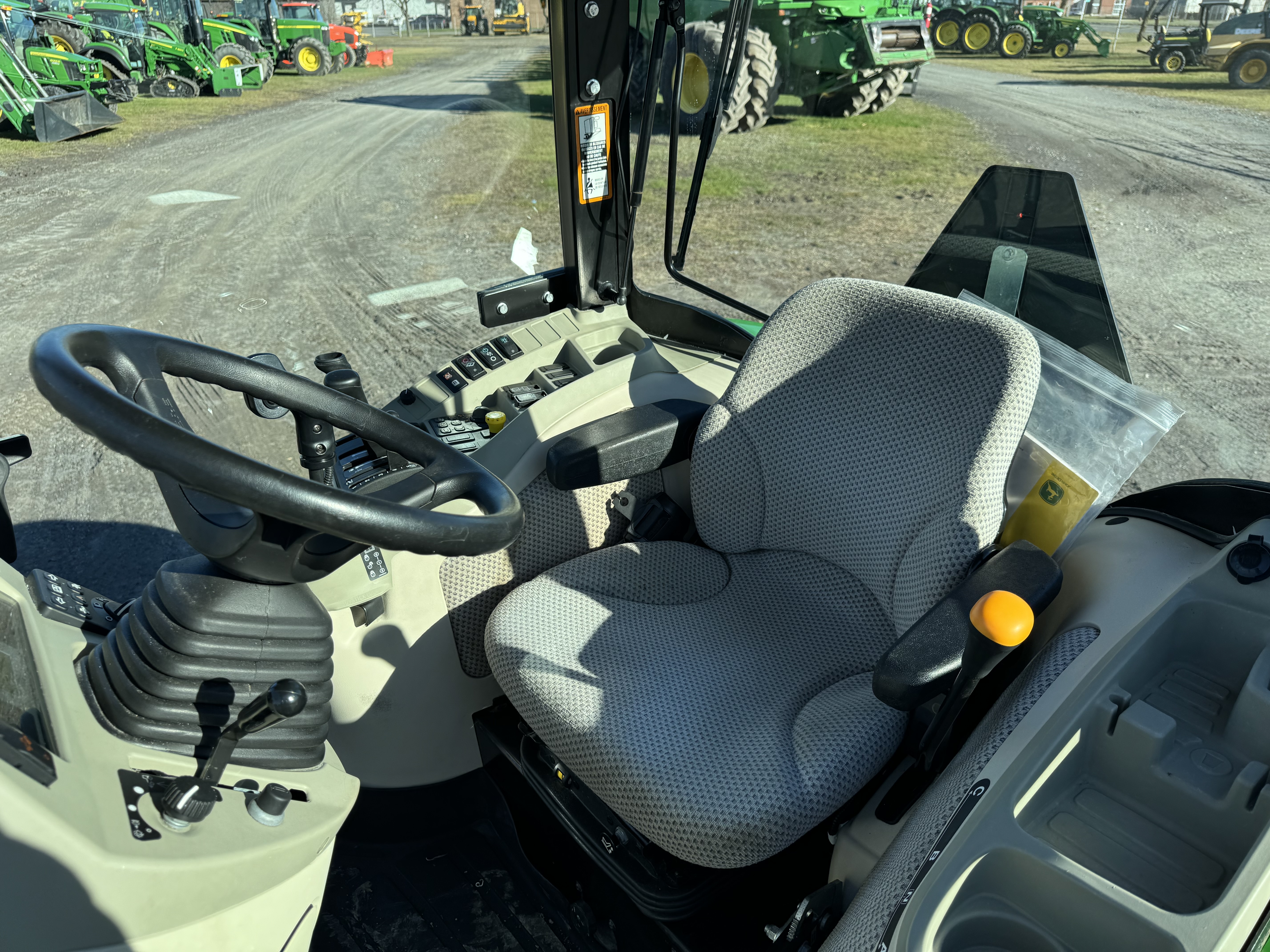 John Deere 4066R GRATTE NOKIAN  