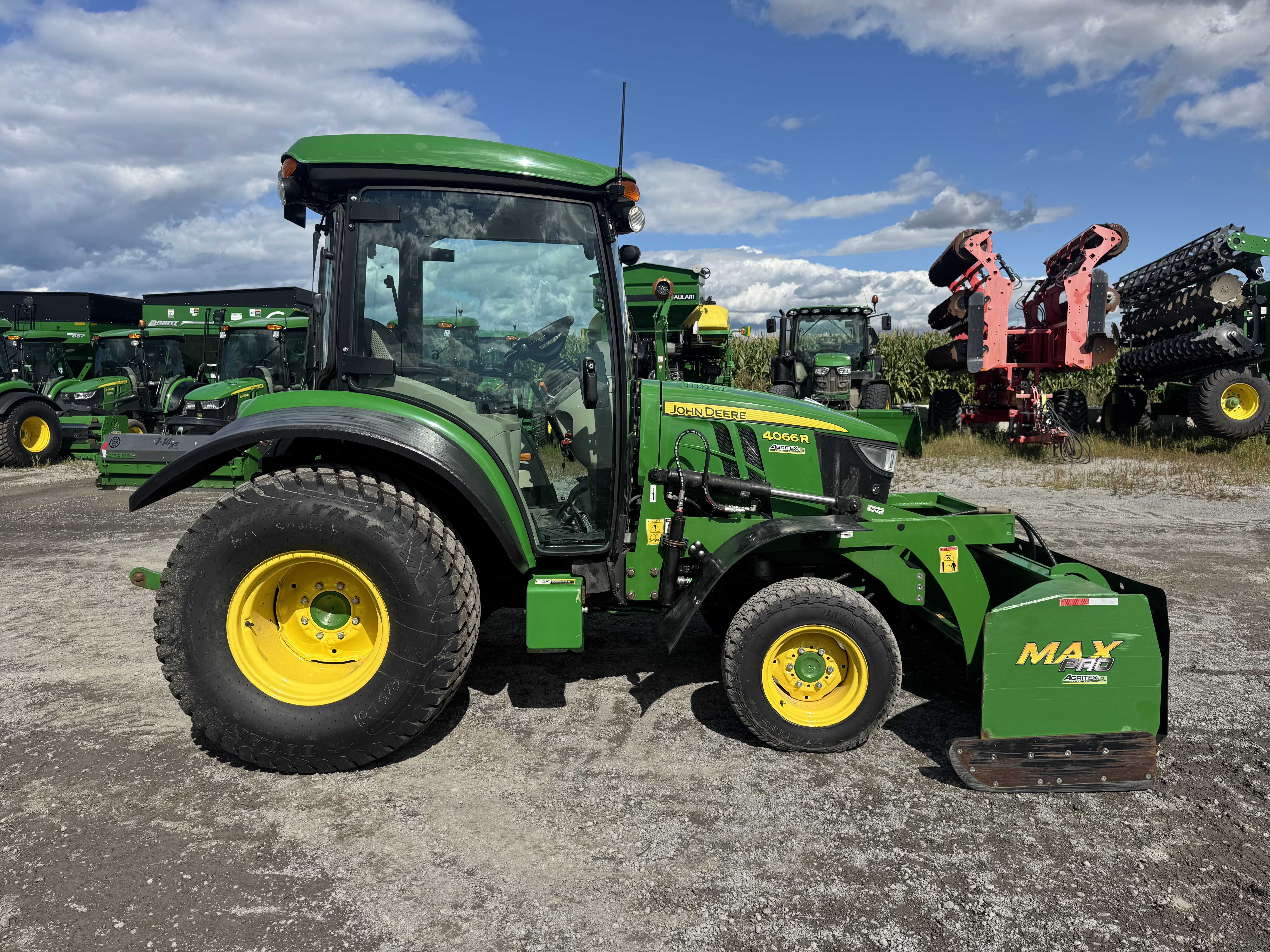 John Deere 4066R GRATTE TURF    