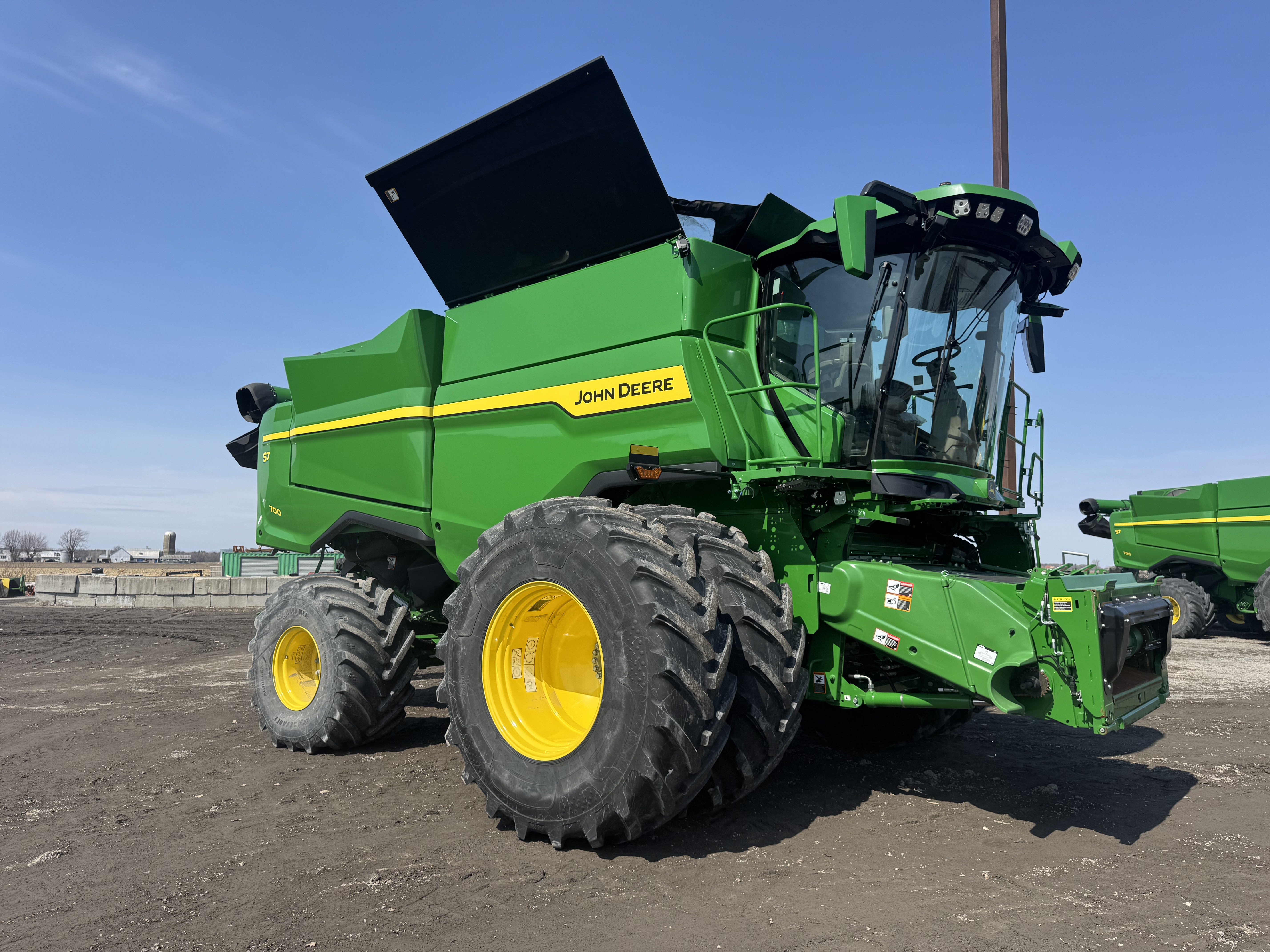 John Deere S7 700