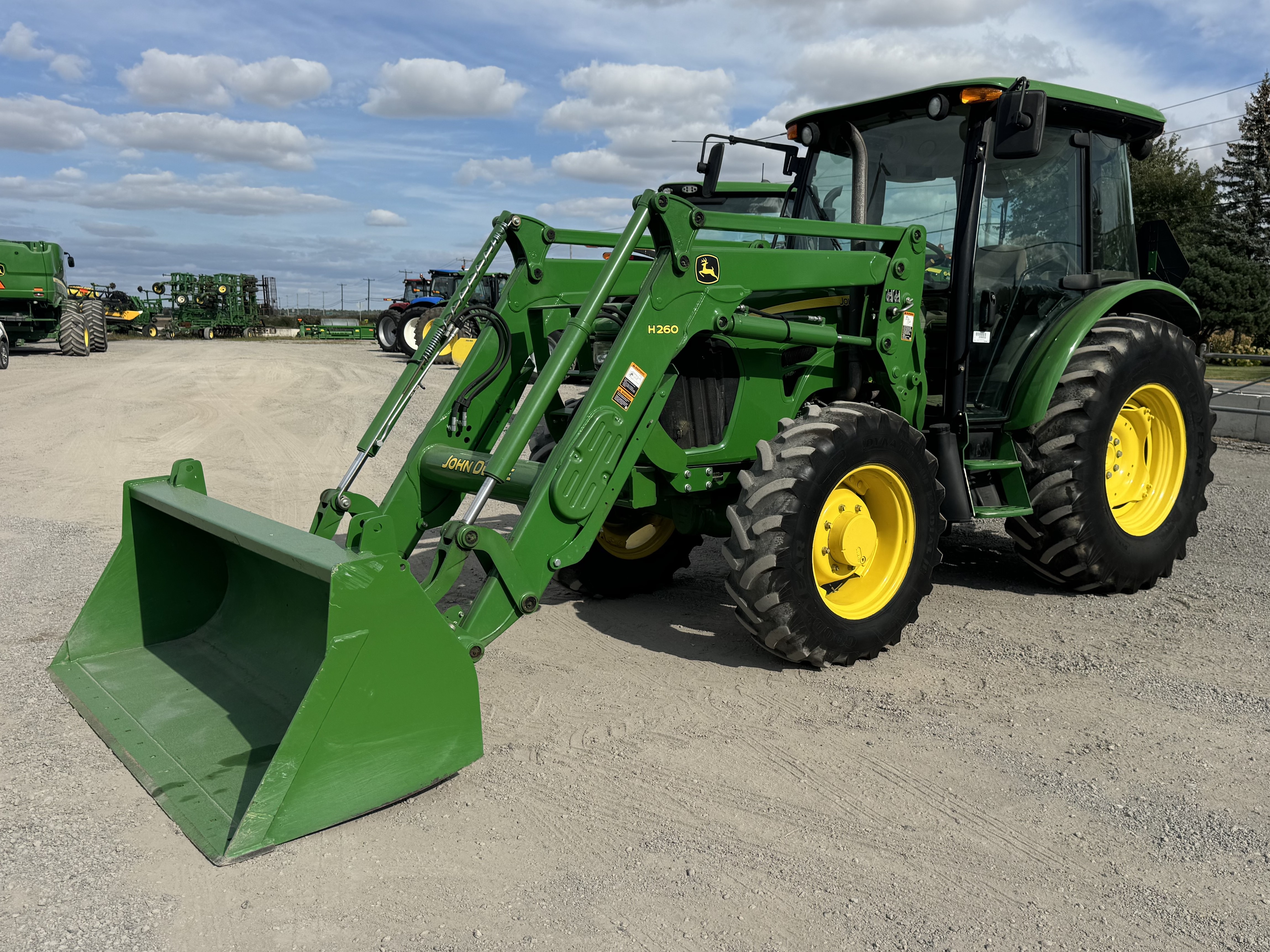 John Deere 5085M 