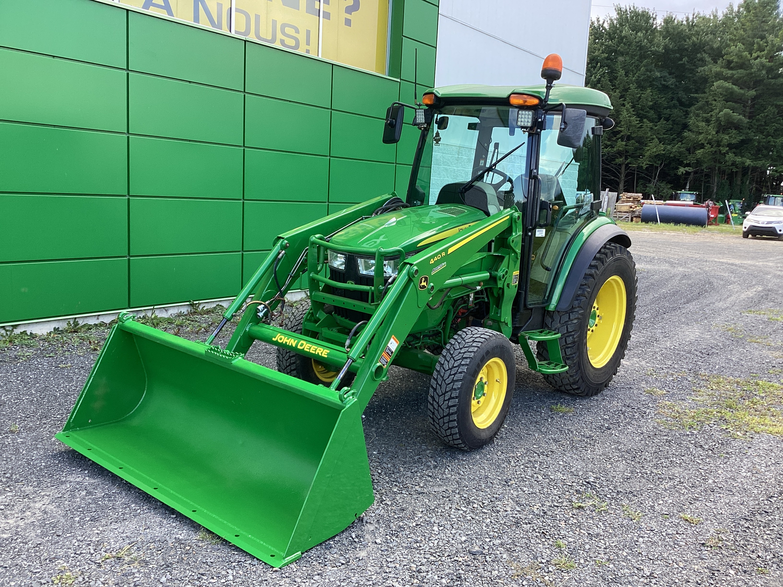 John Deere 4066R NOKIAN LOADER