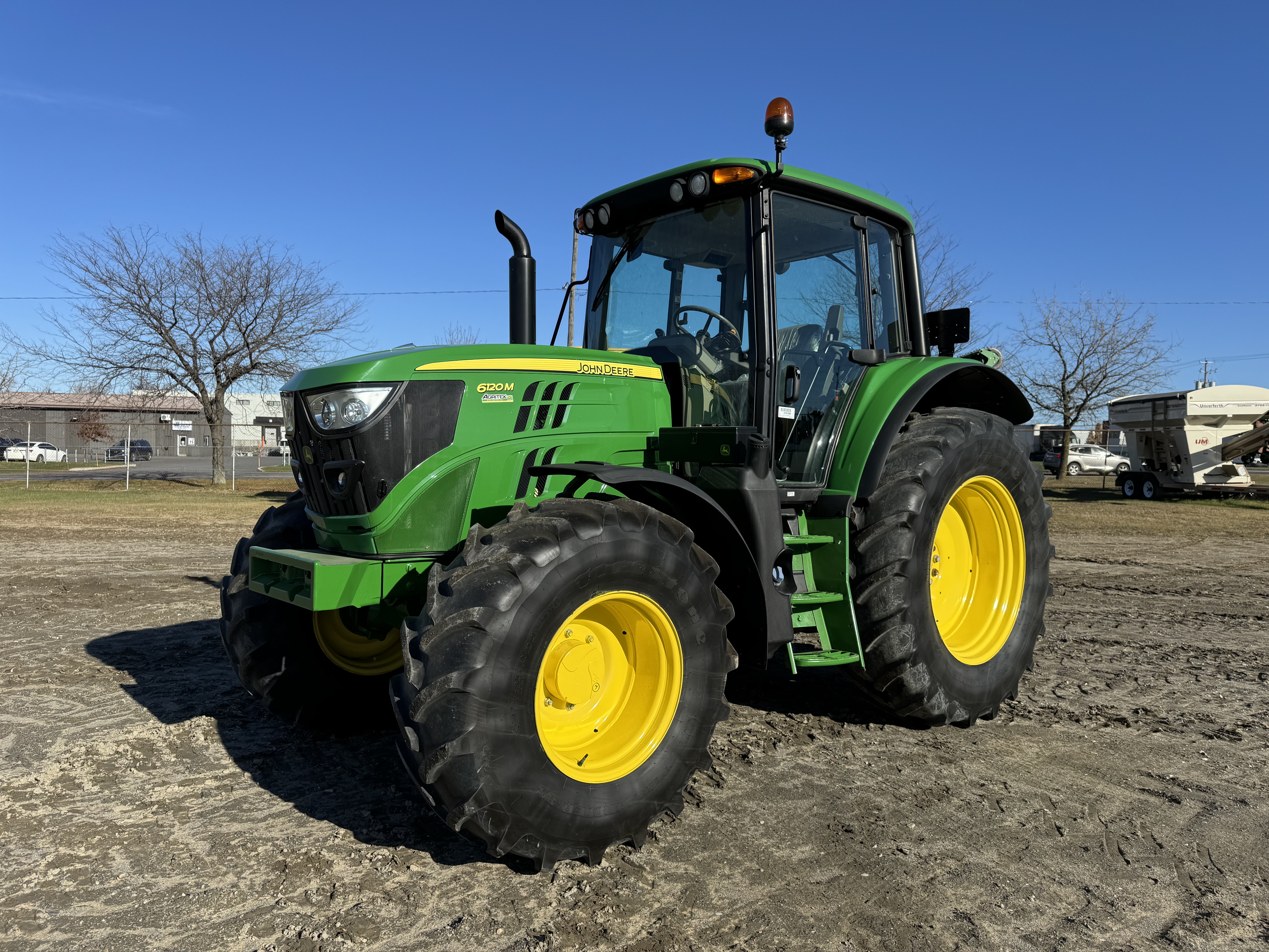 John Deere 6120M