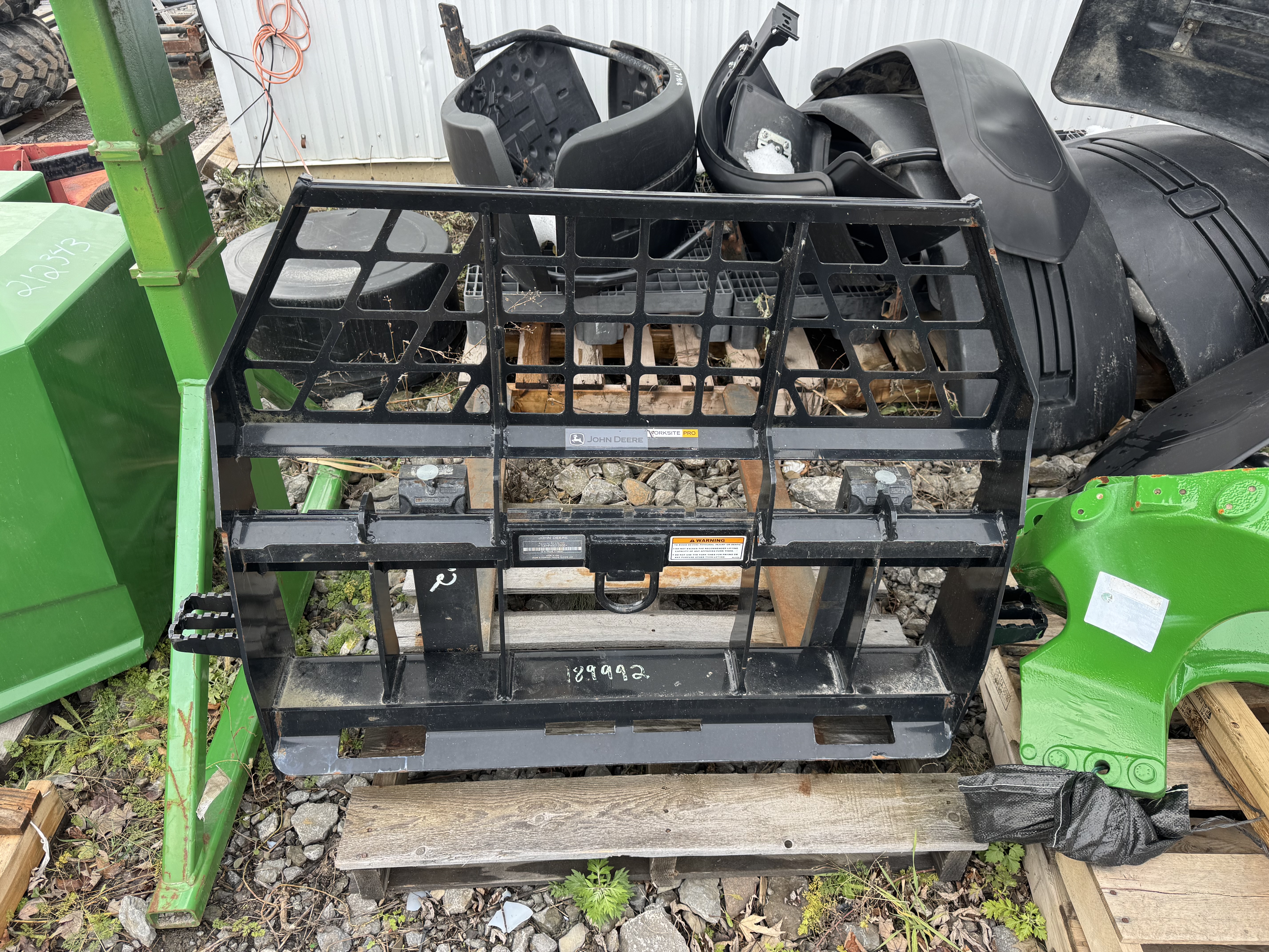 John Deere 4000LBS, 42'', ATTACH SKID STEER
