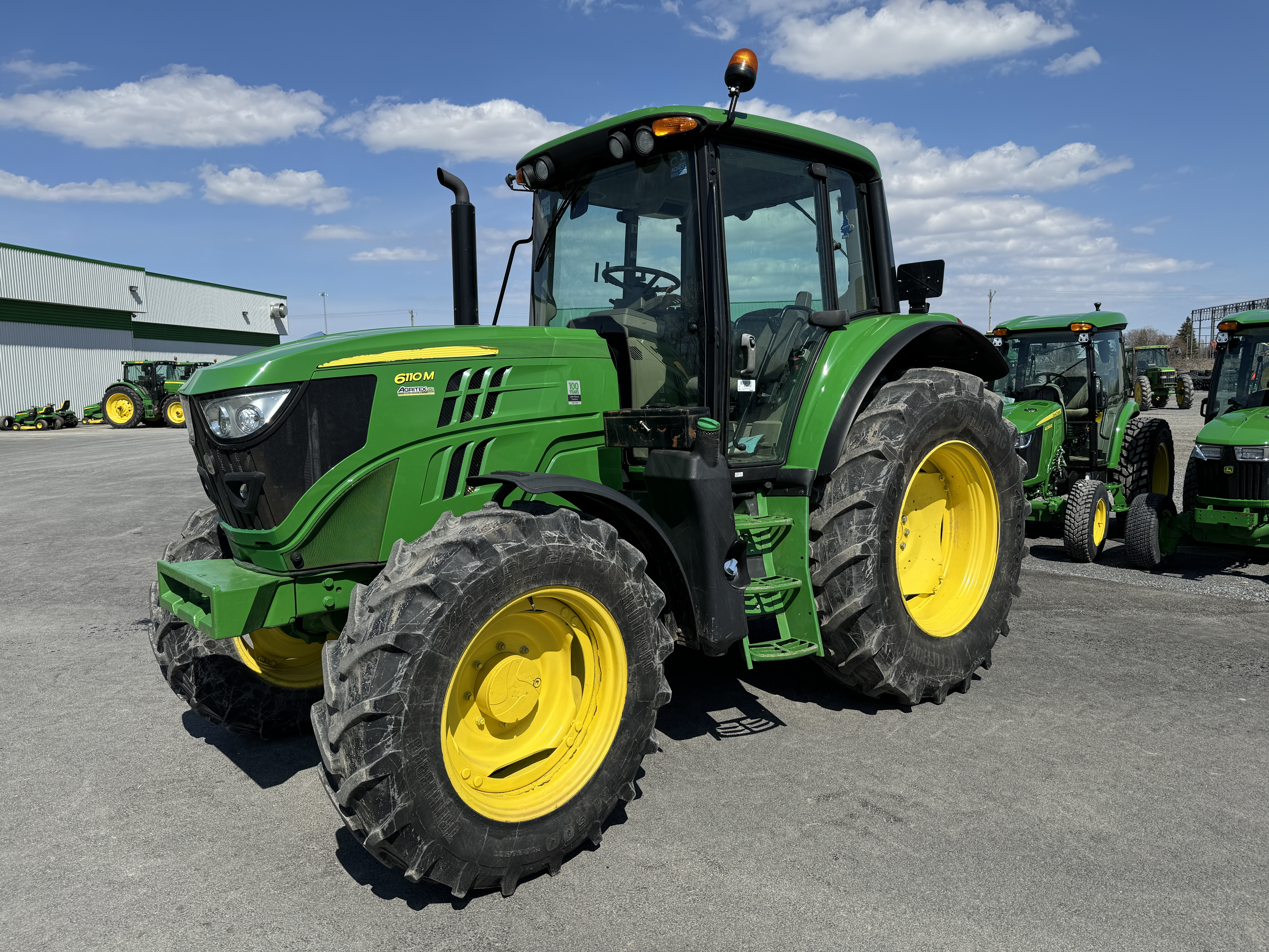John Deere 6110M