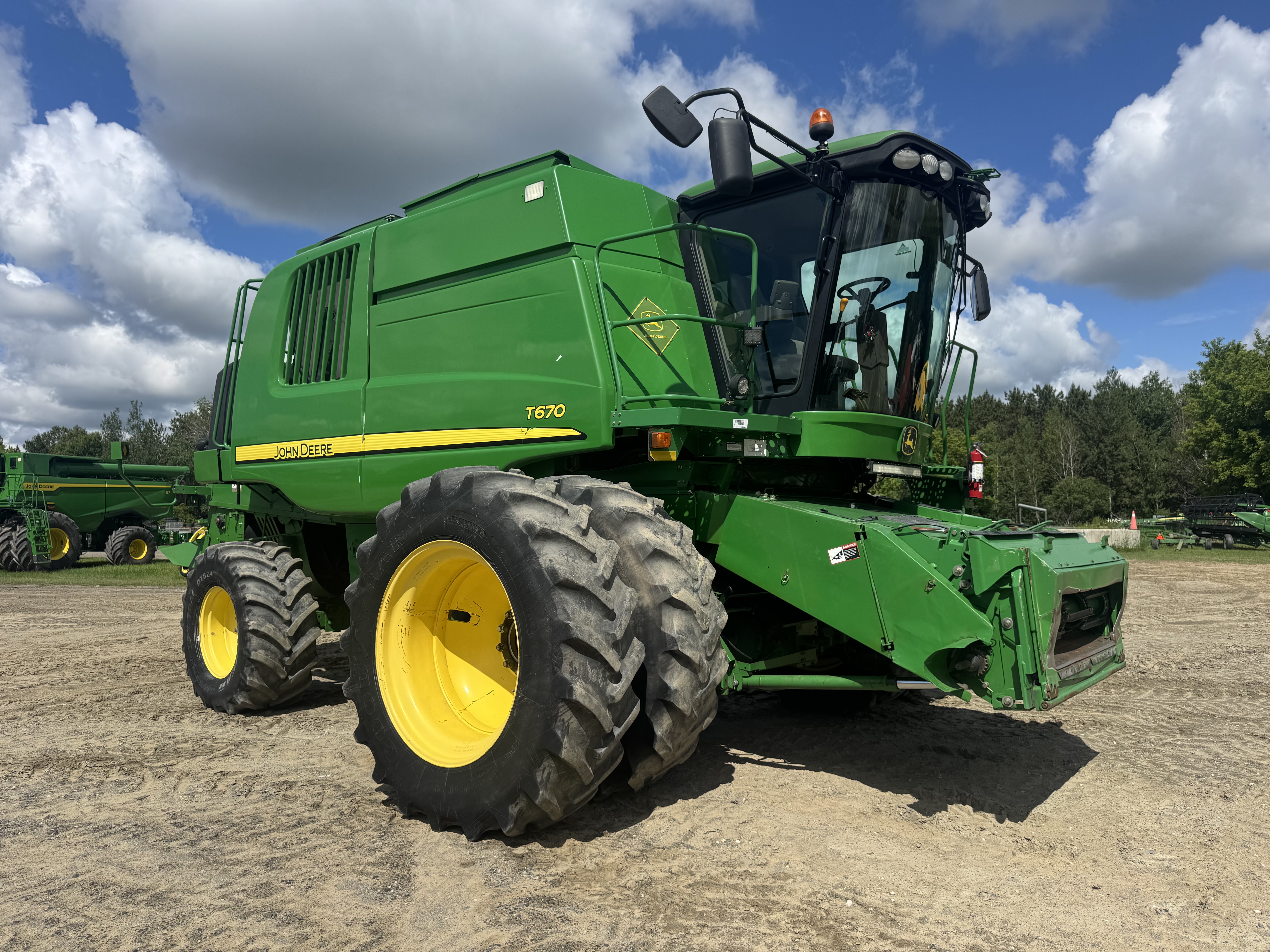 John Deere T670
