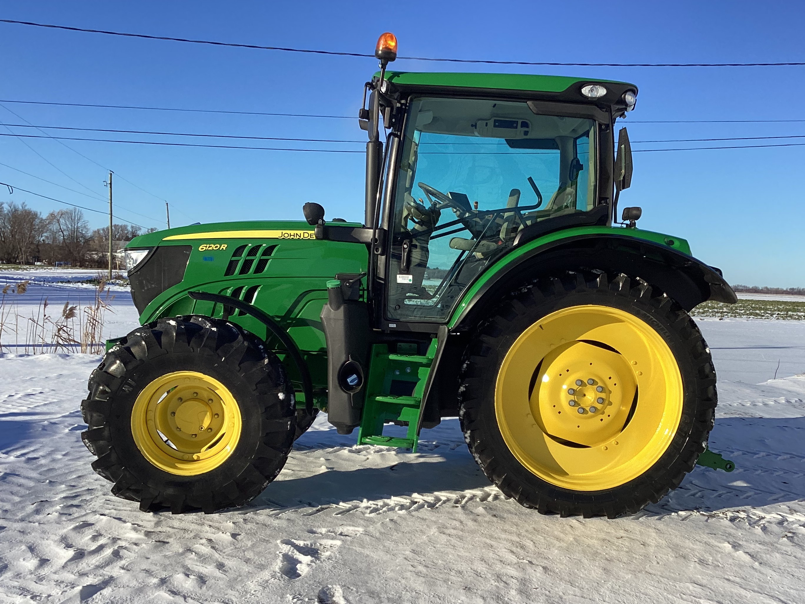 John Deere 6120R 