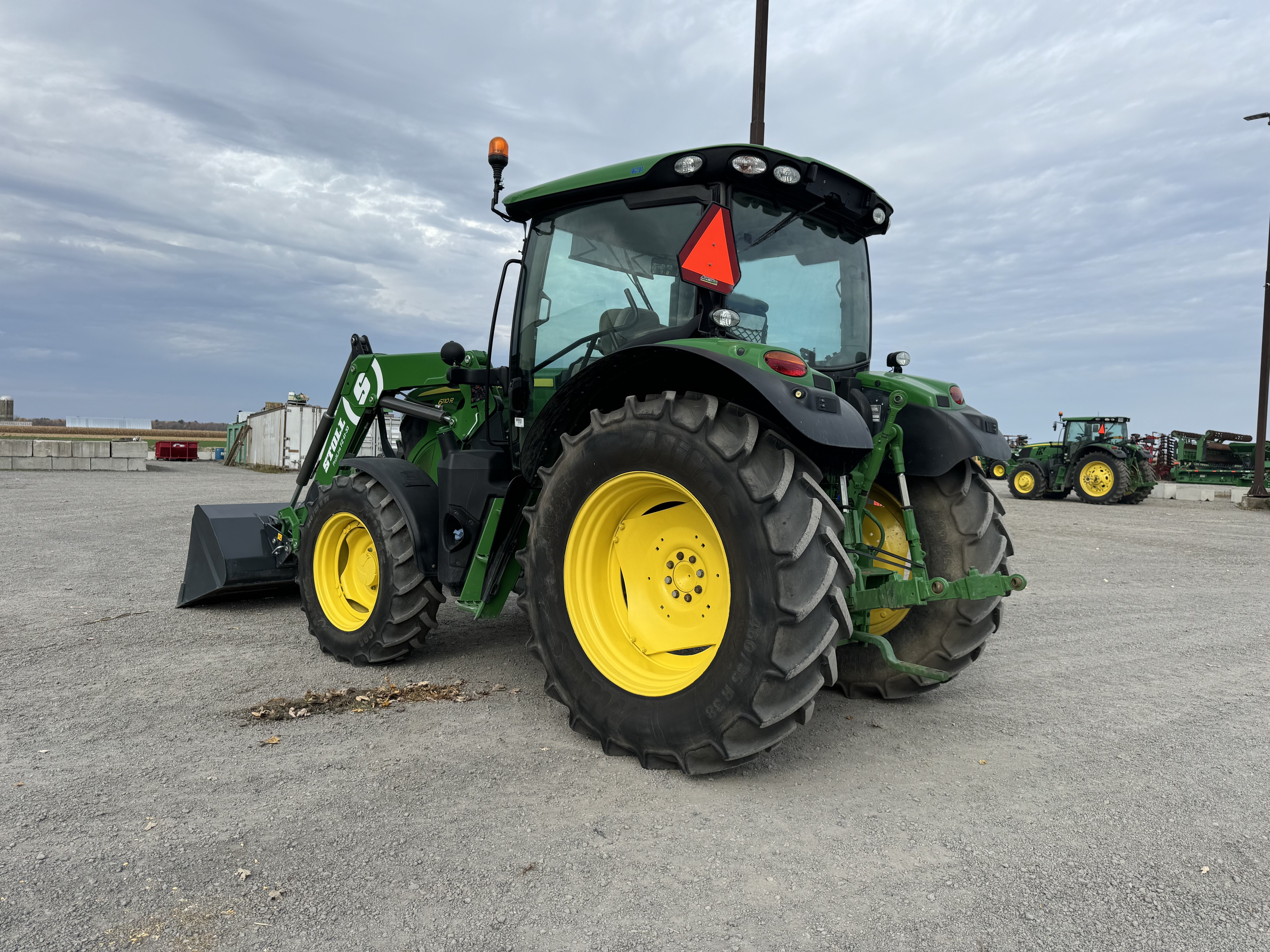 John Deere 6110R 