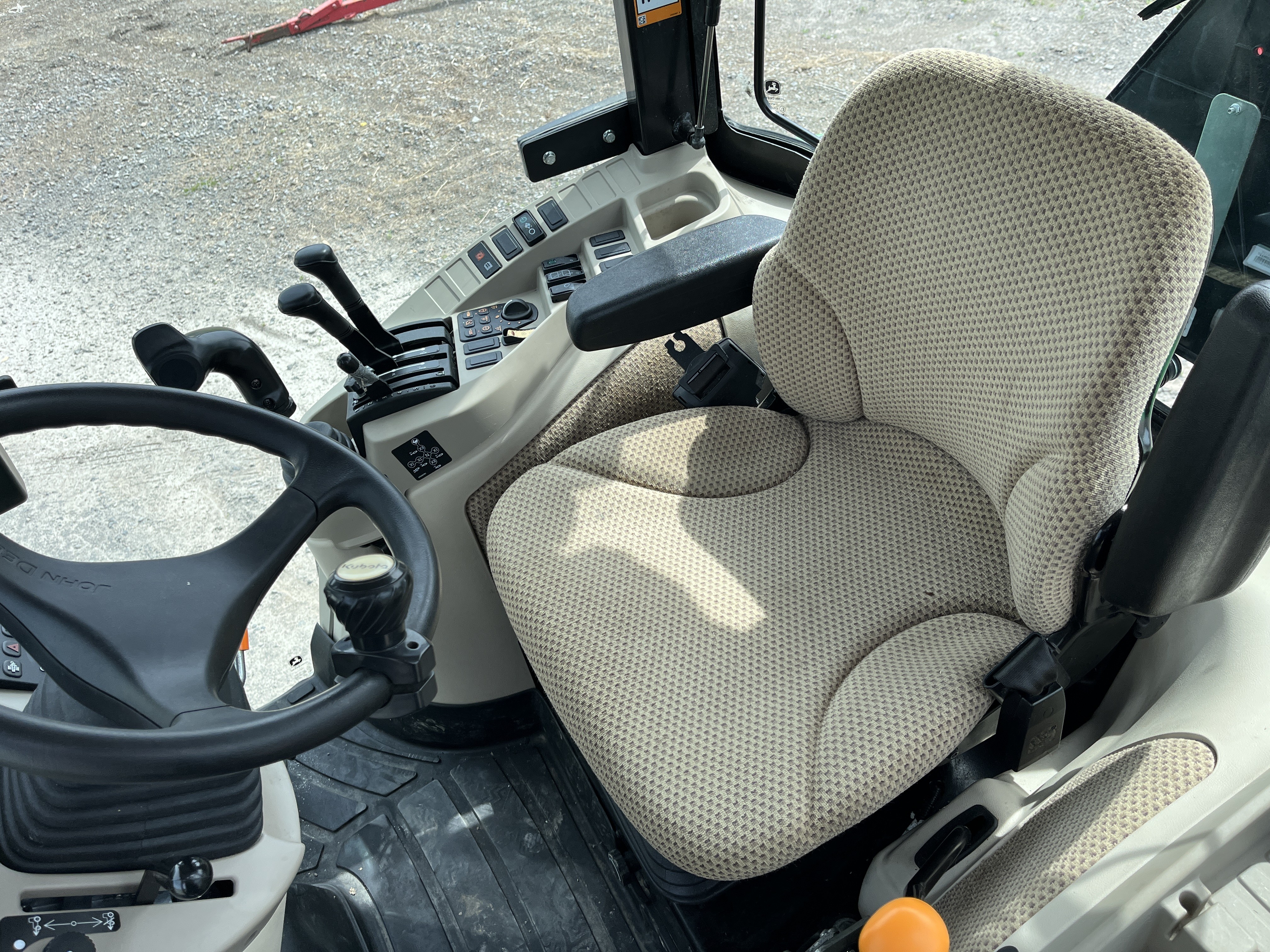 John Deere 4066R GRATTE NOKIAN    