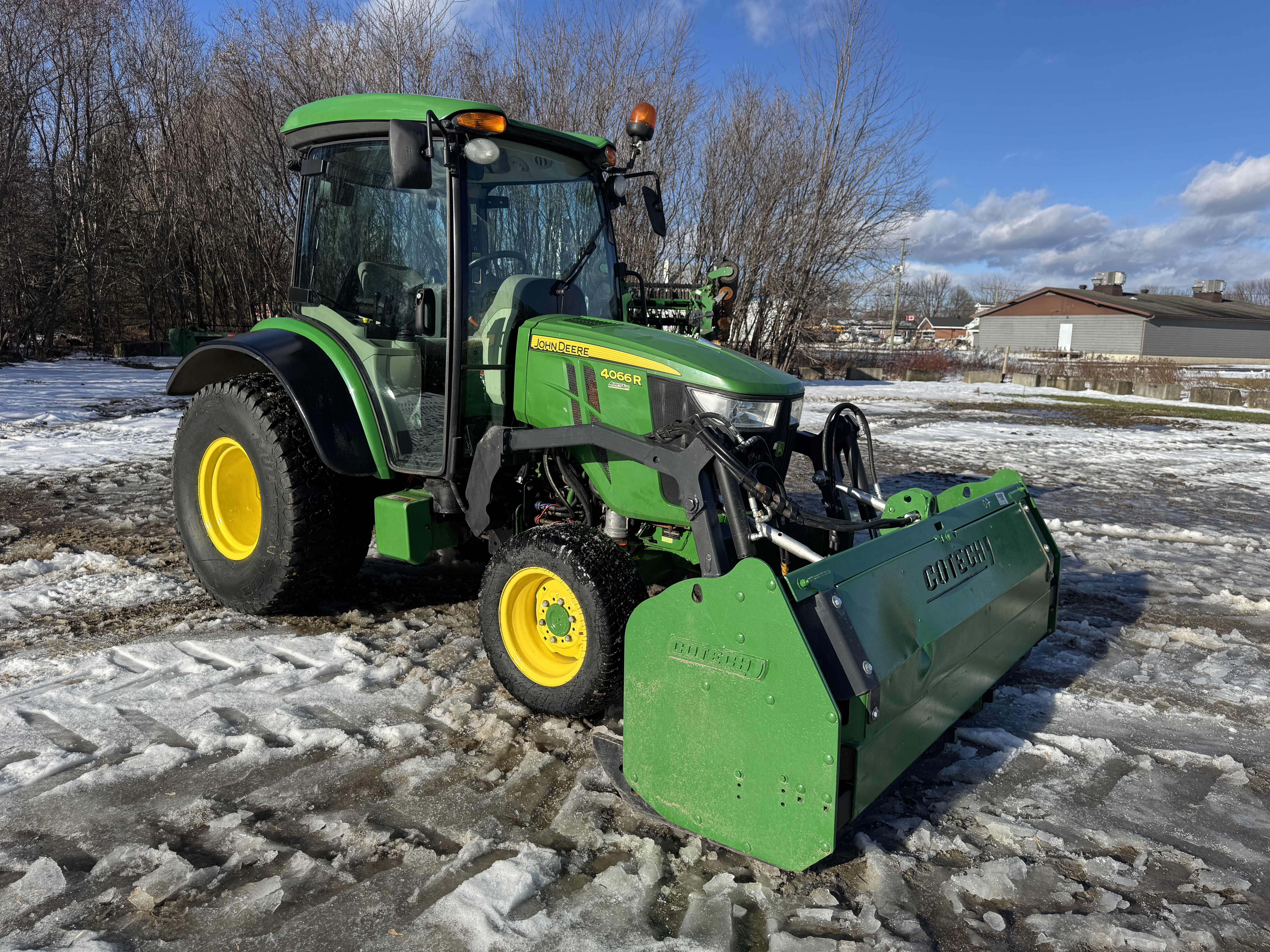 John Deere 4066R GRATTE TURF   
