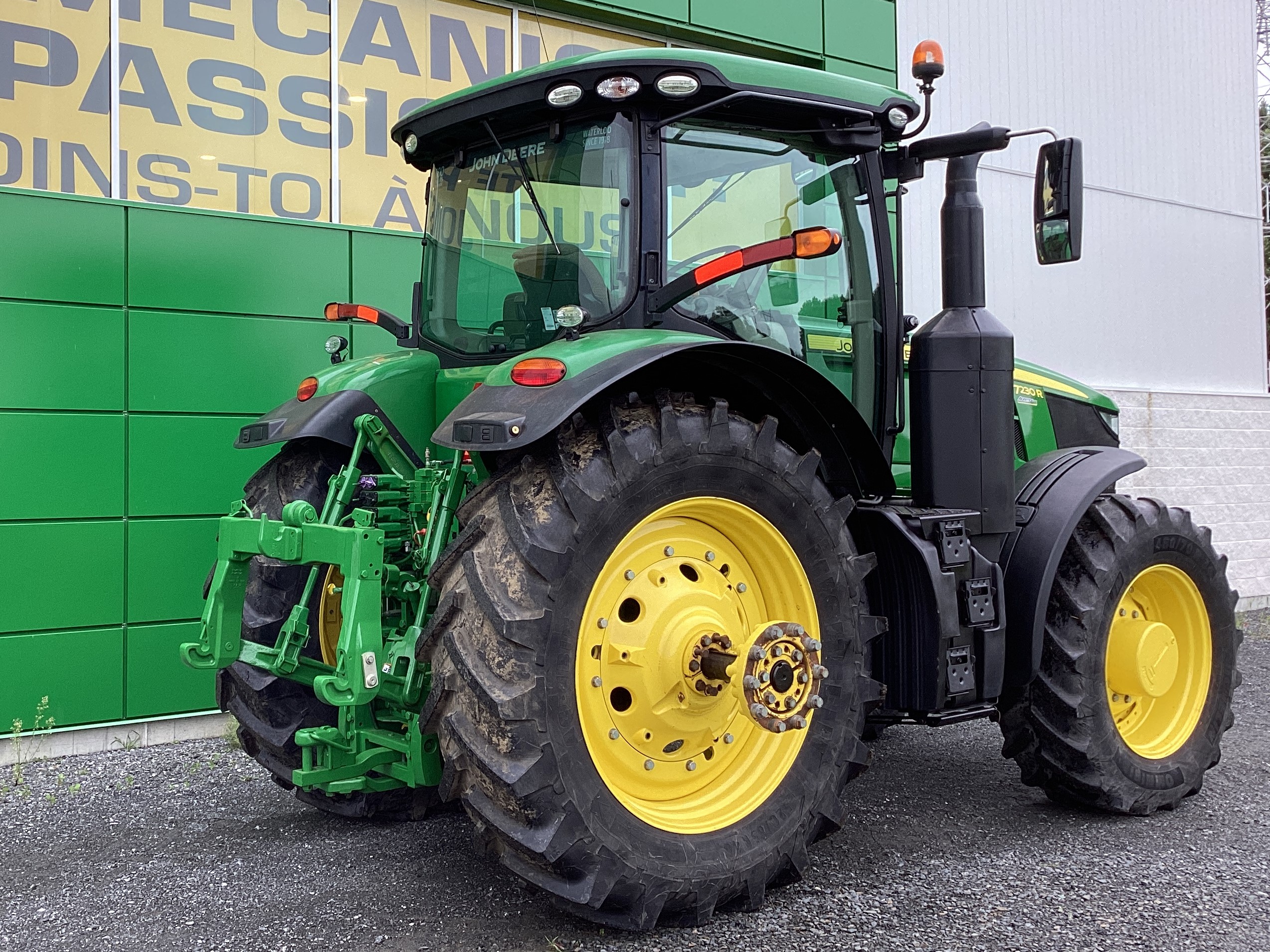 John Deere 7230R