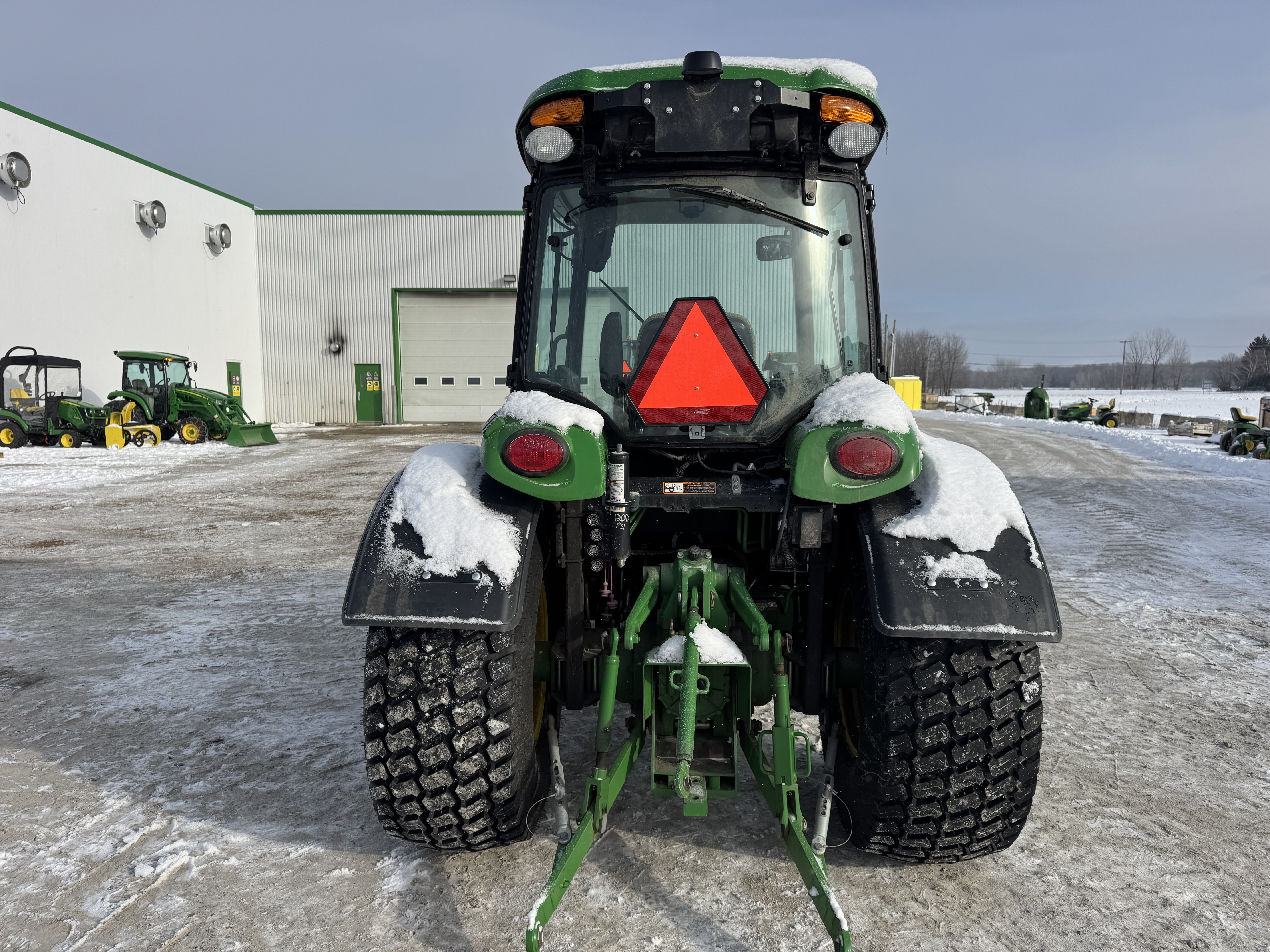 John Deere 4066R TURF GRATTE 