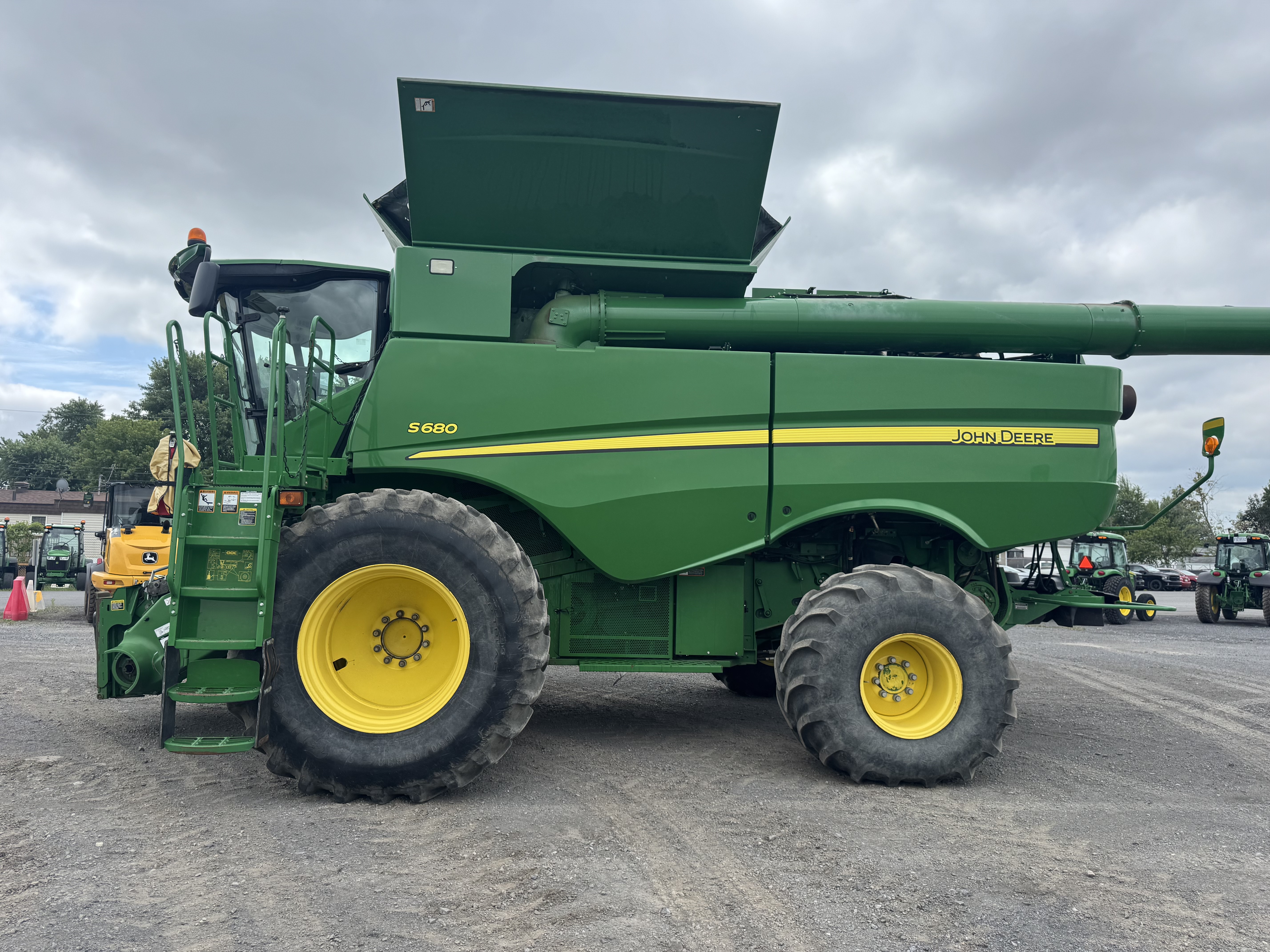 John Deere S680