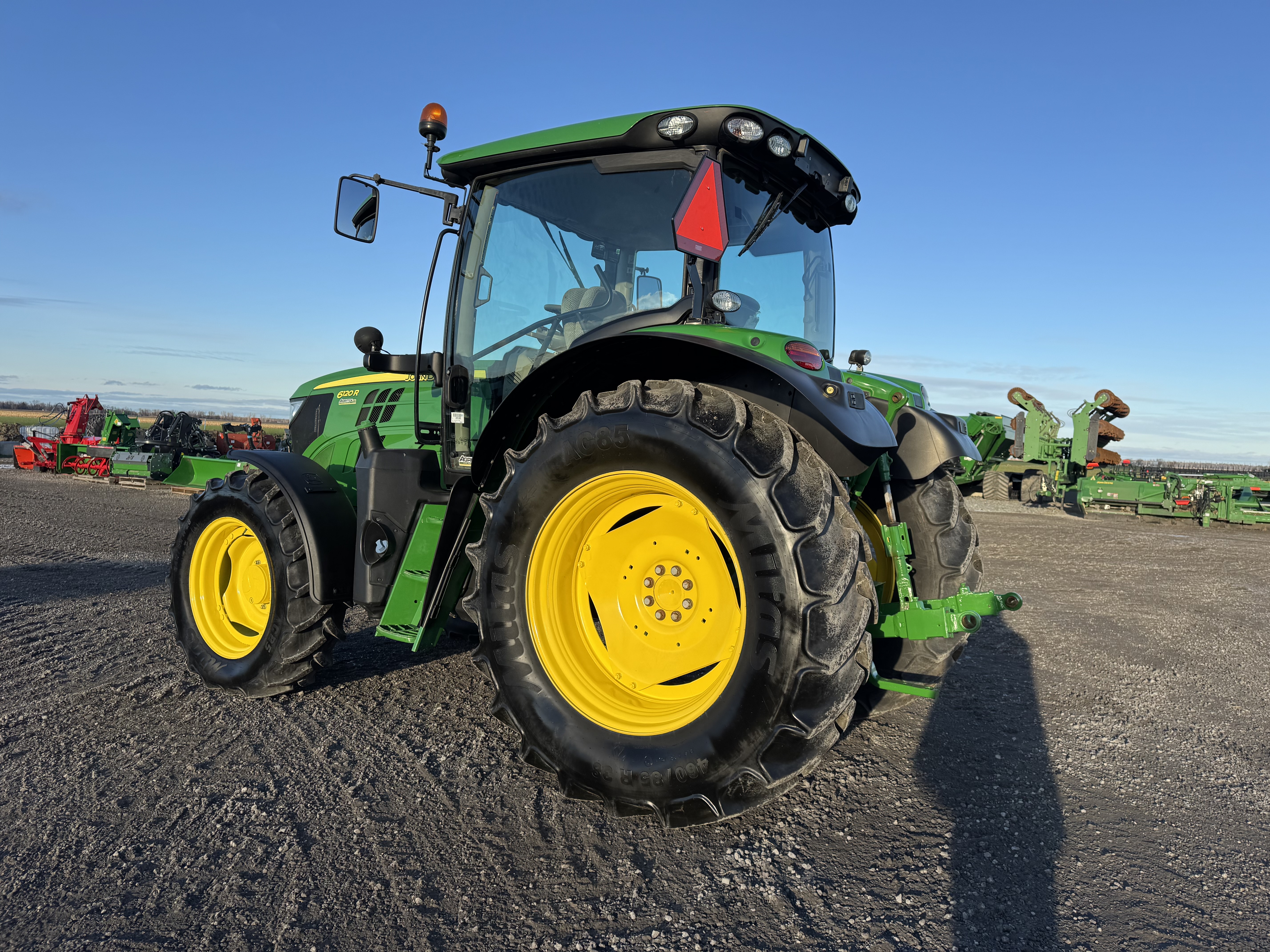 John Deere 6120R