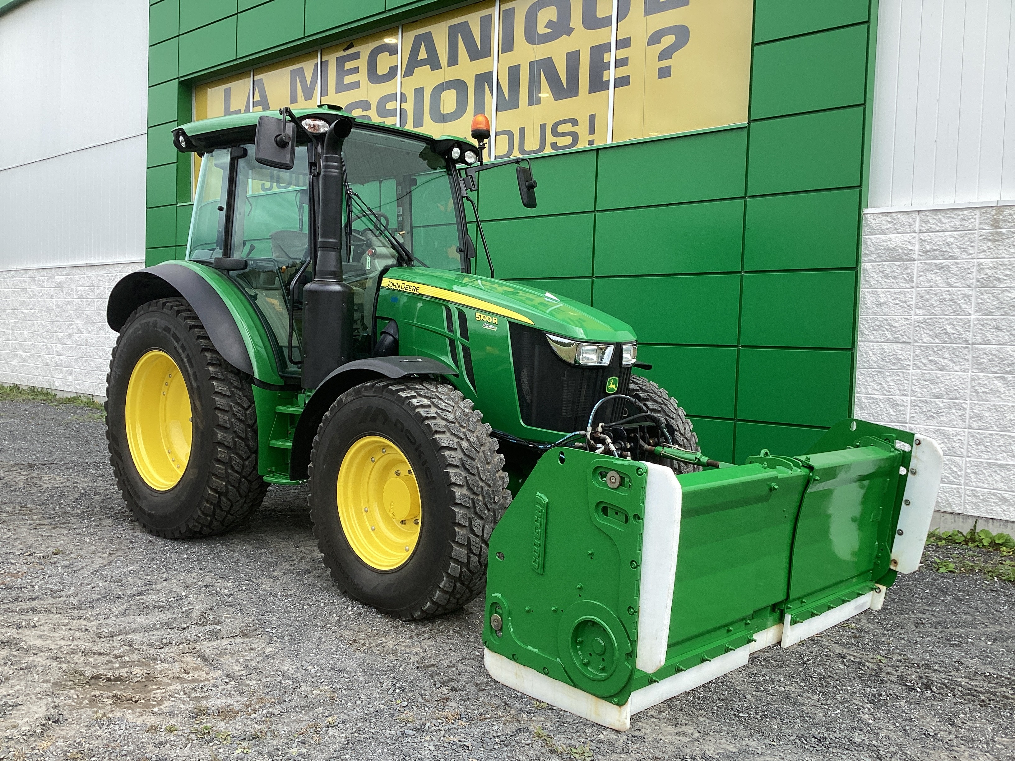 John Deere 5100R NOKIAN GRATTE