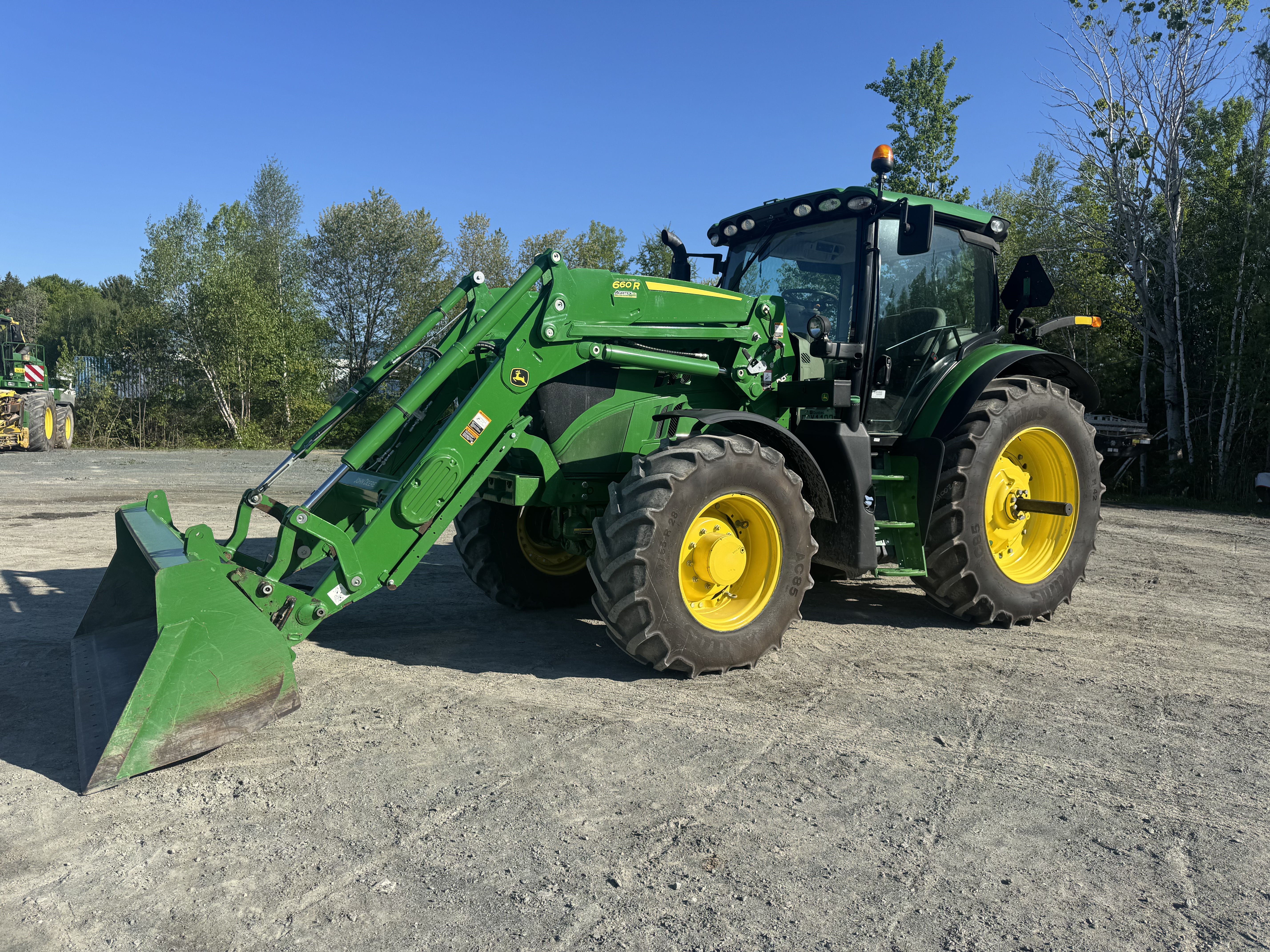 John Deere 6145R  