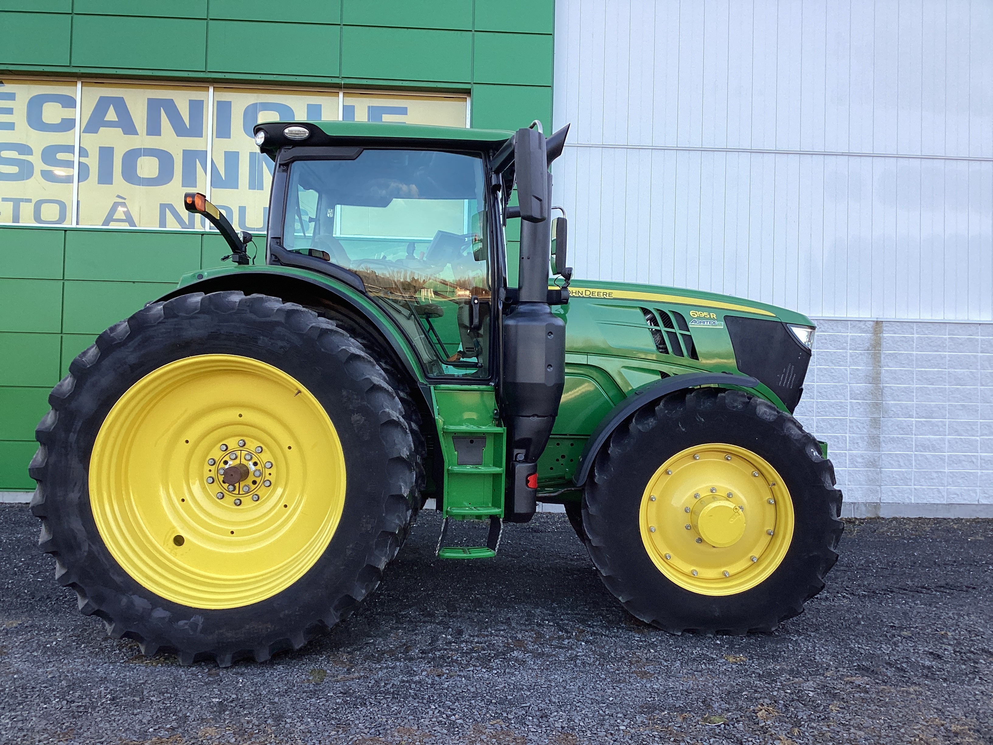 John Deere 6195R