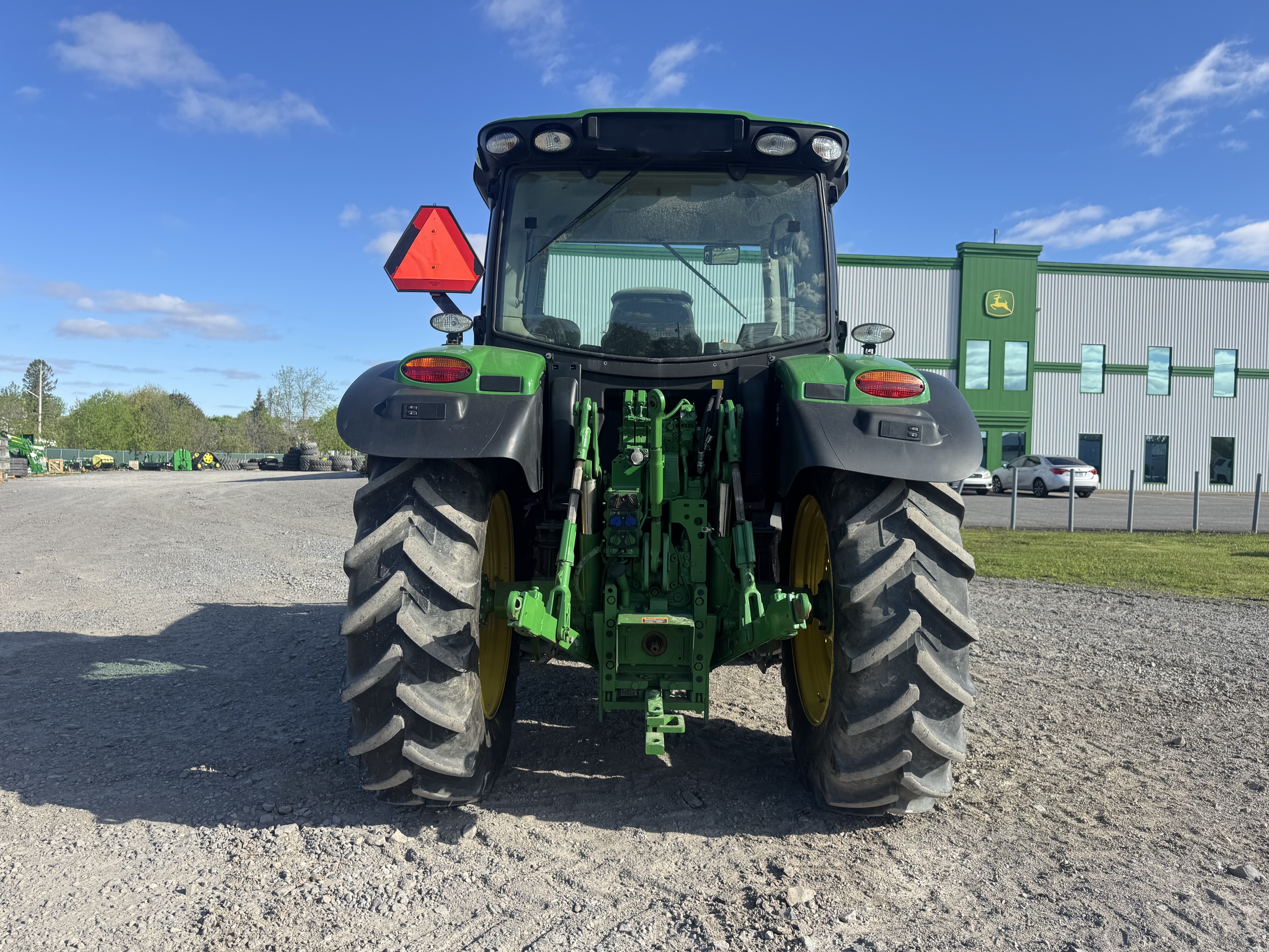 John Deere 6120R 