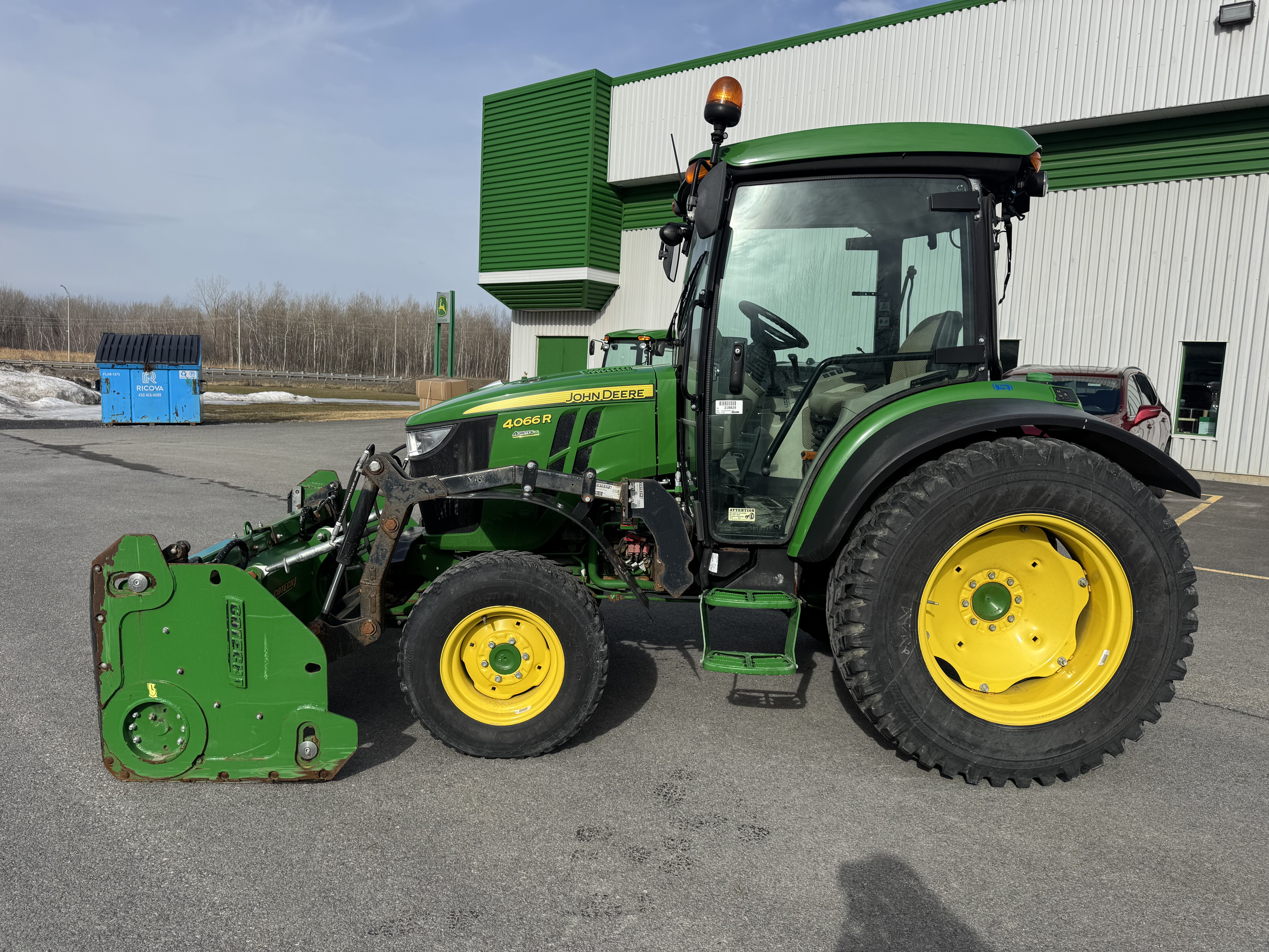 John Deere 4066R GRATTE NOKIAN    