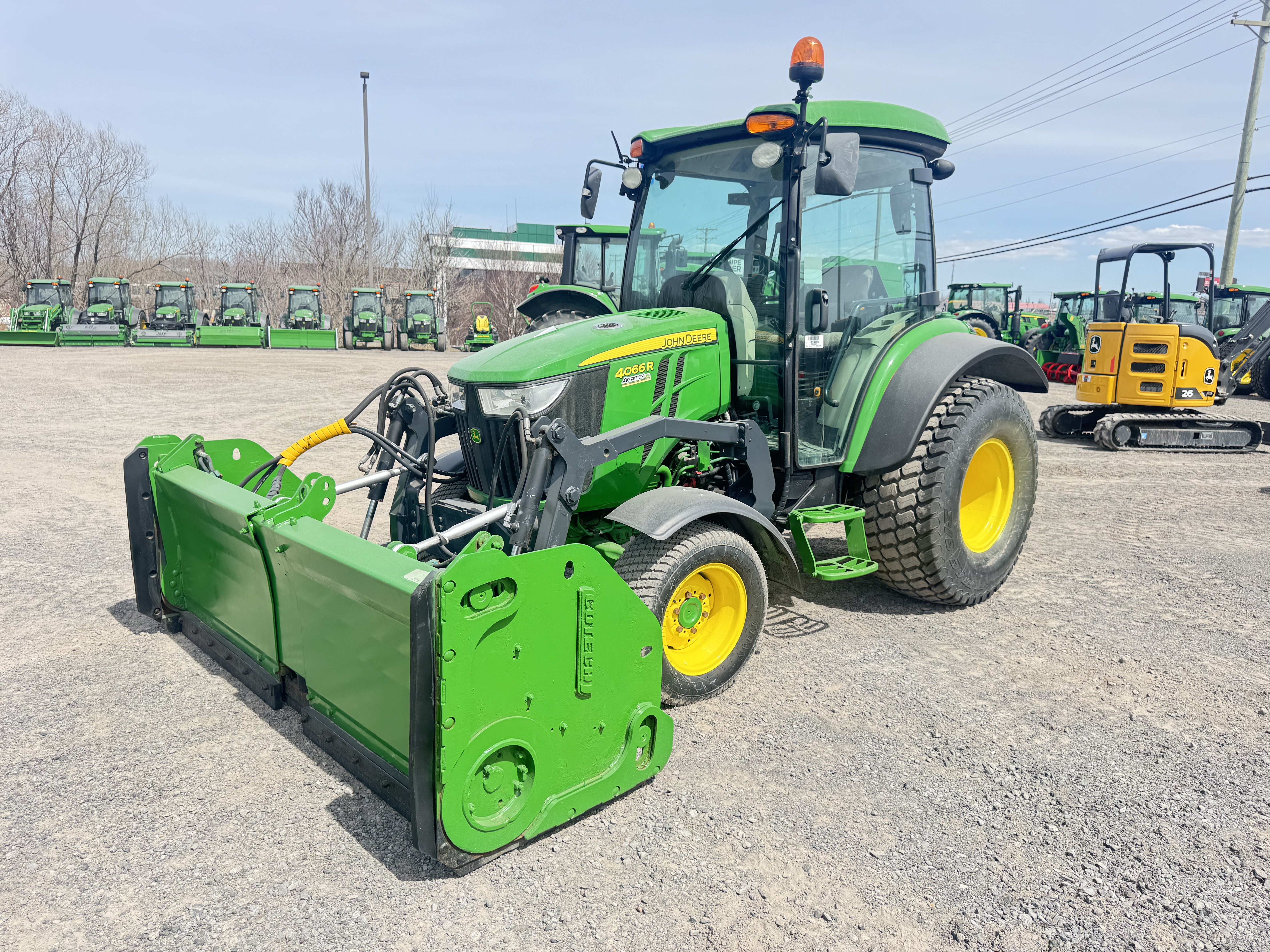 John Deere 4066R GRATTE TURF    