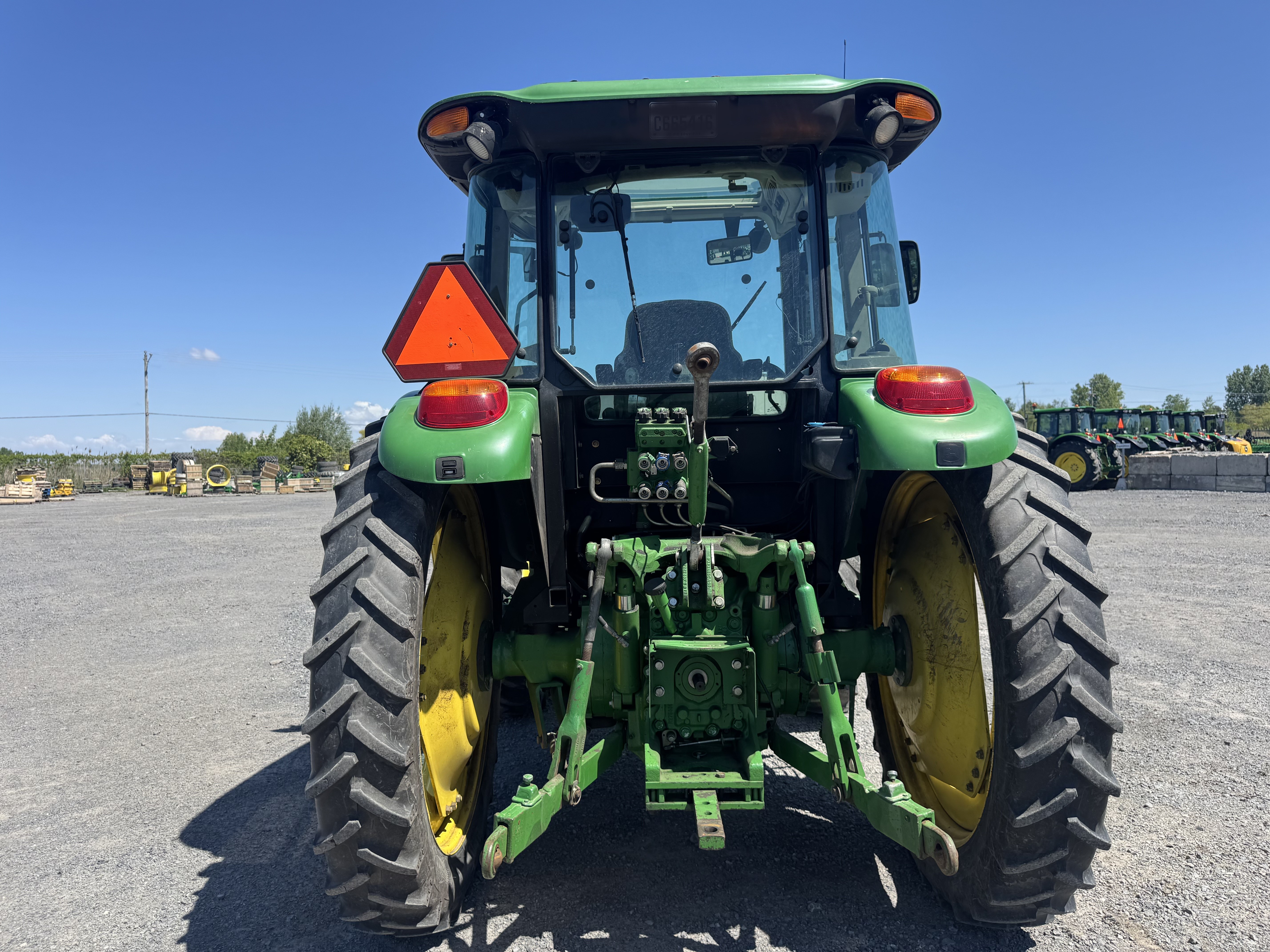 John Deere 5115M