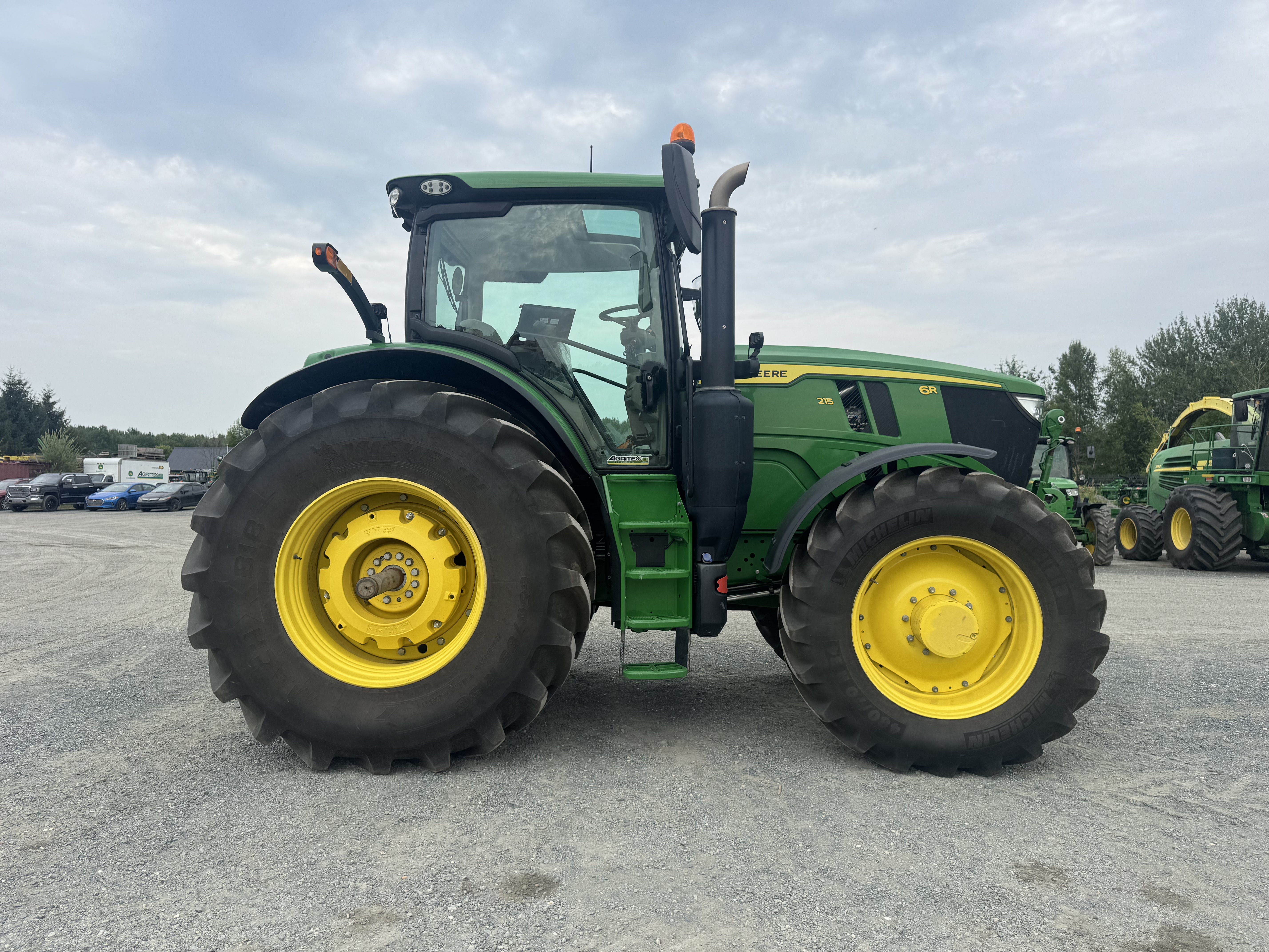 John Deere 6R 215 FRT HITCH PTO   
