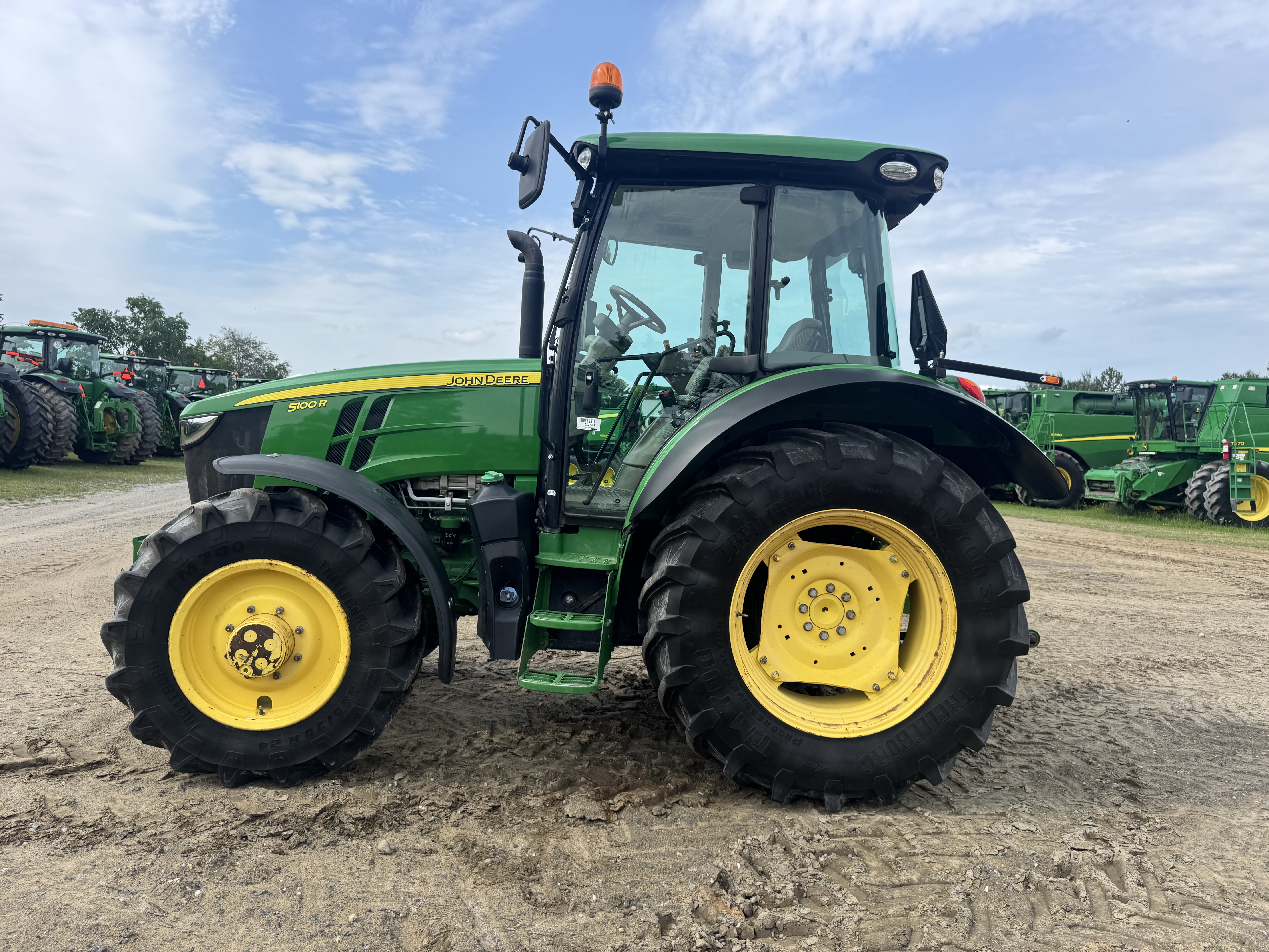 John Deere 5100R