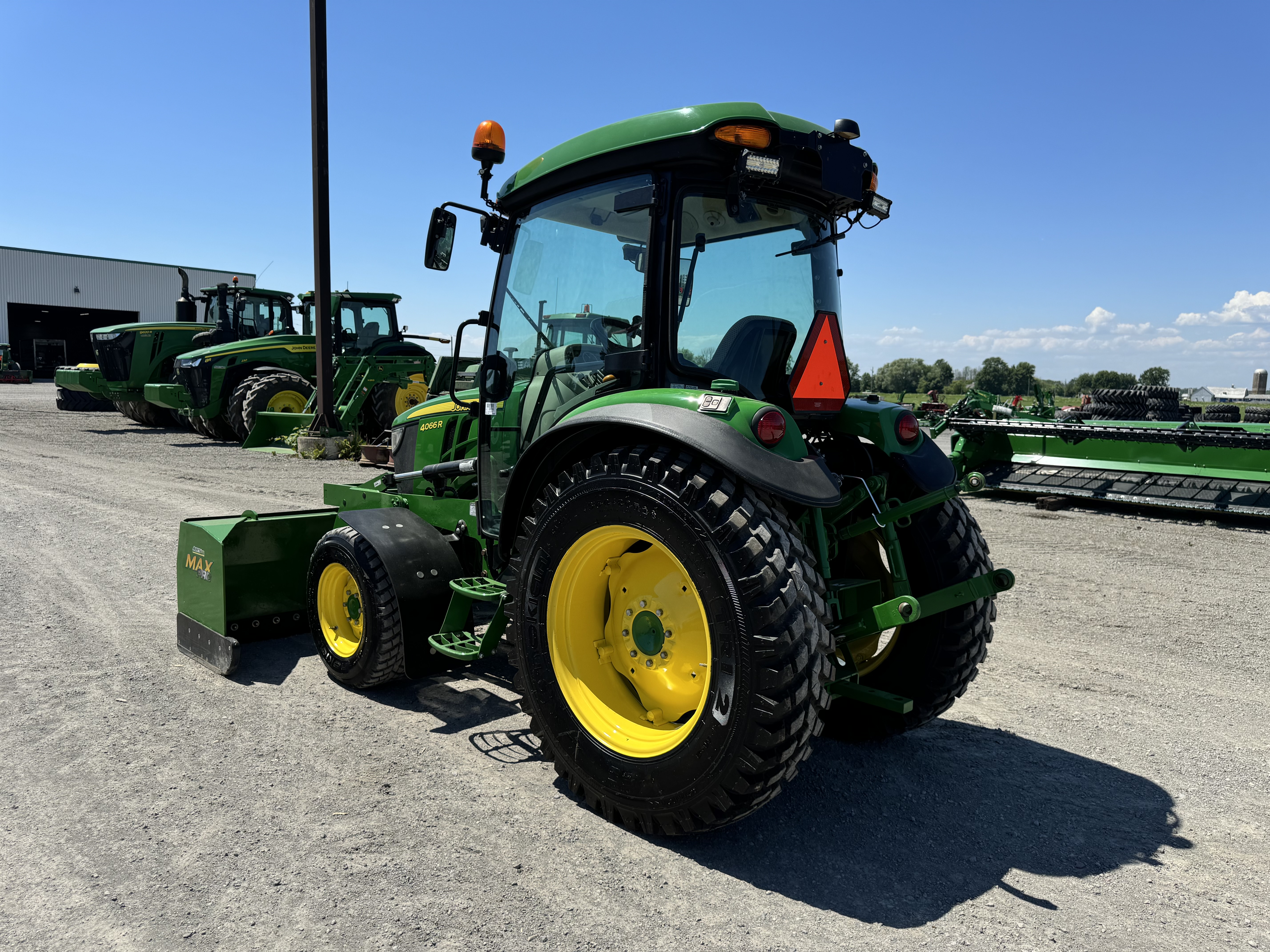 John Deere 4066R GRATTE NOKIAN   