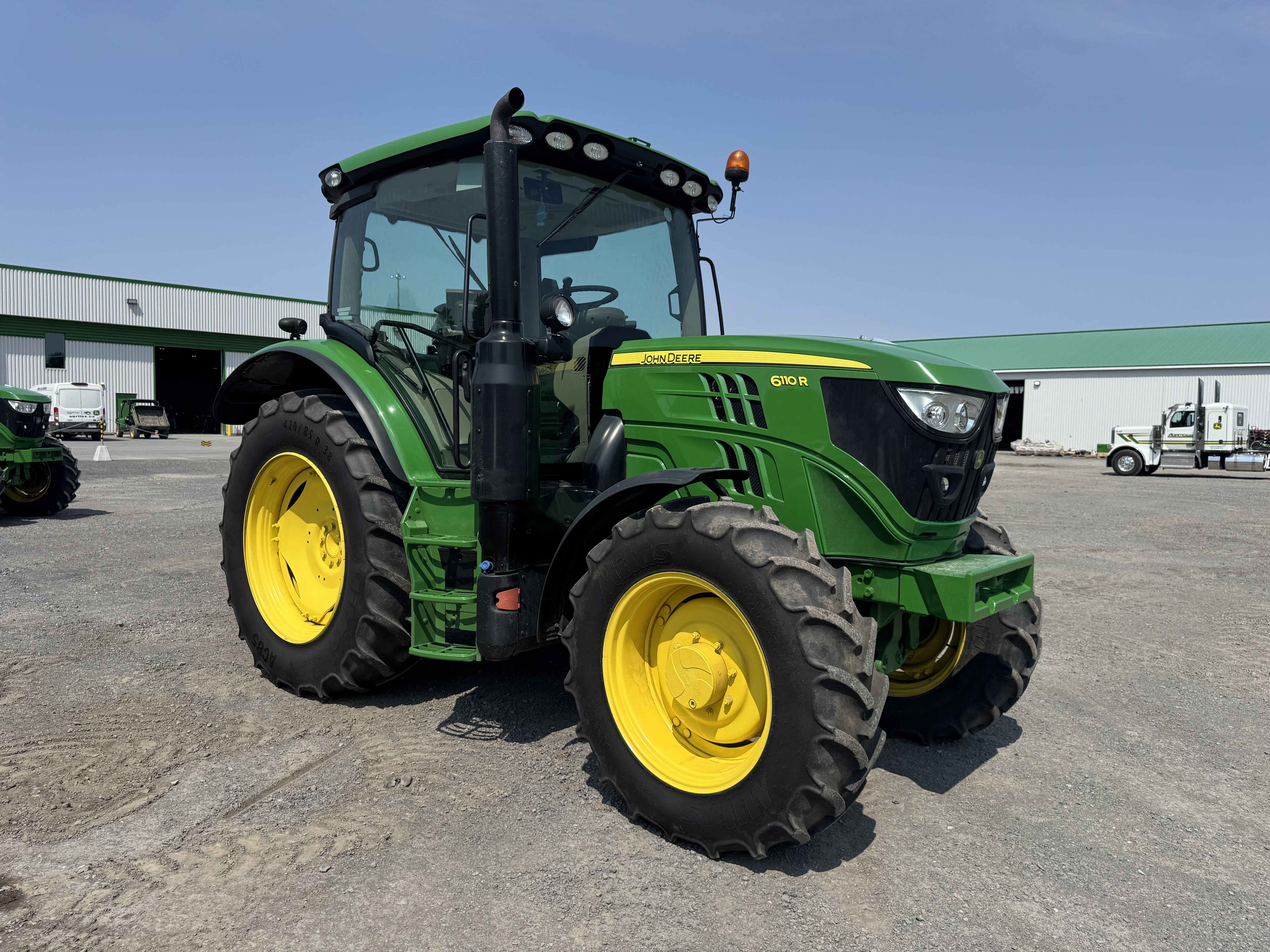 John Deere 6110R 