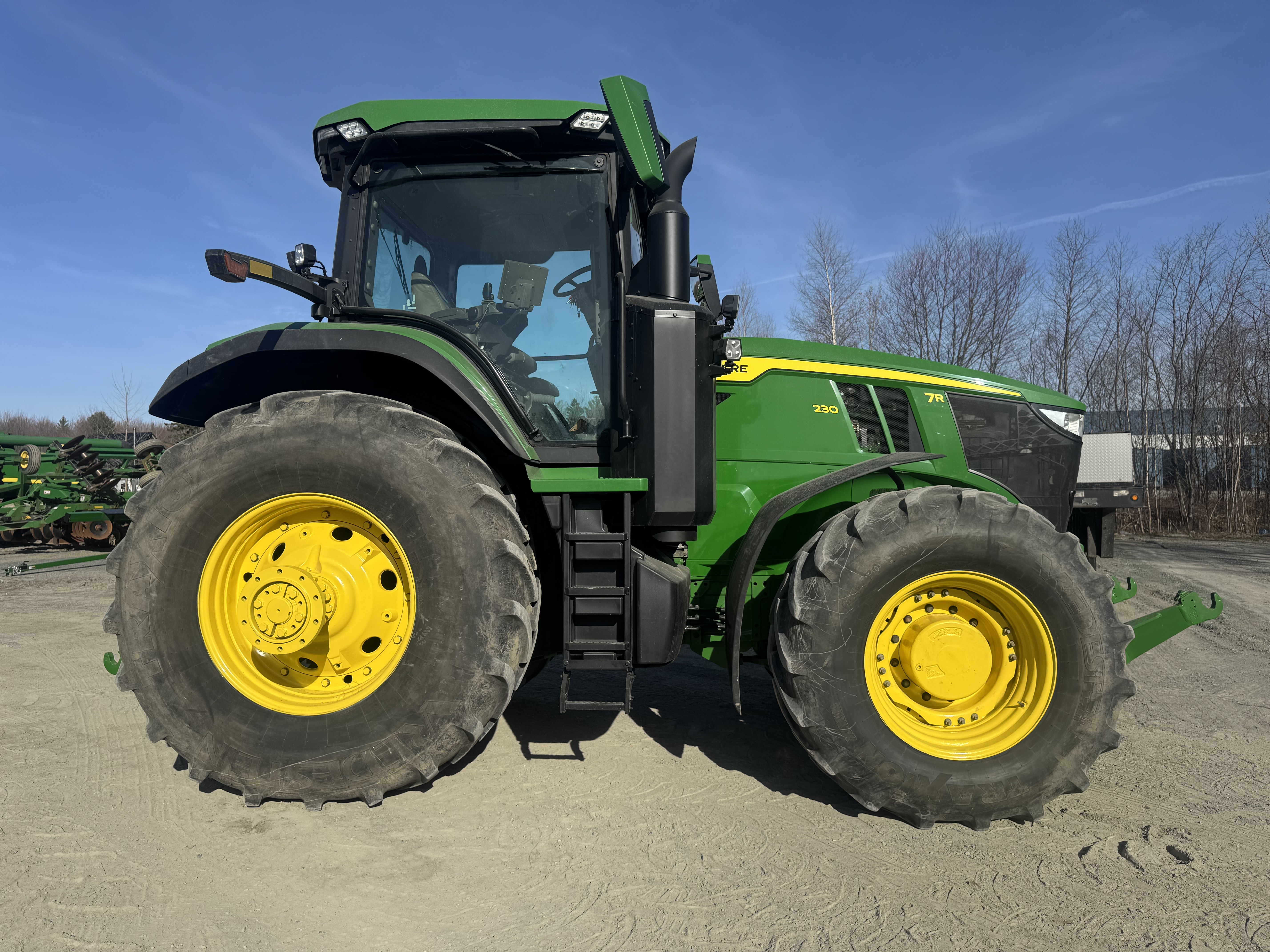 John Deere 7R 230 FRT HTCH PTO
