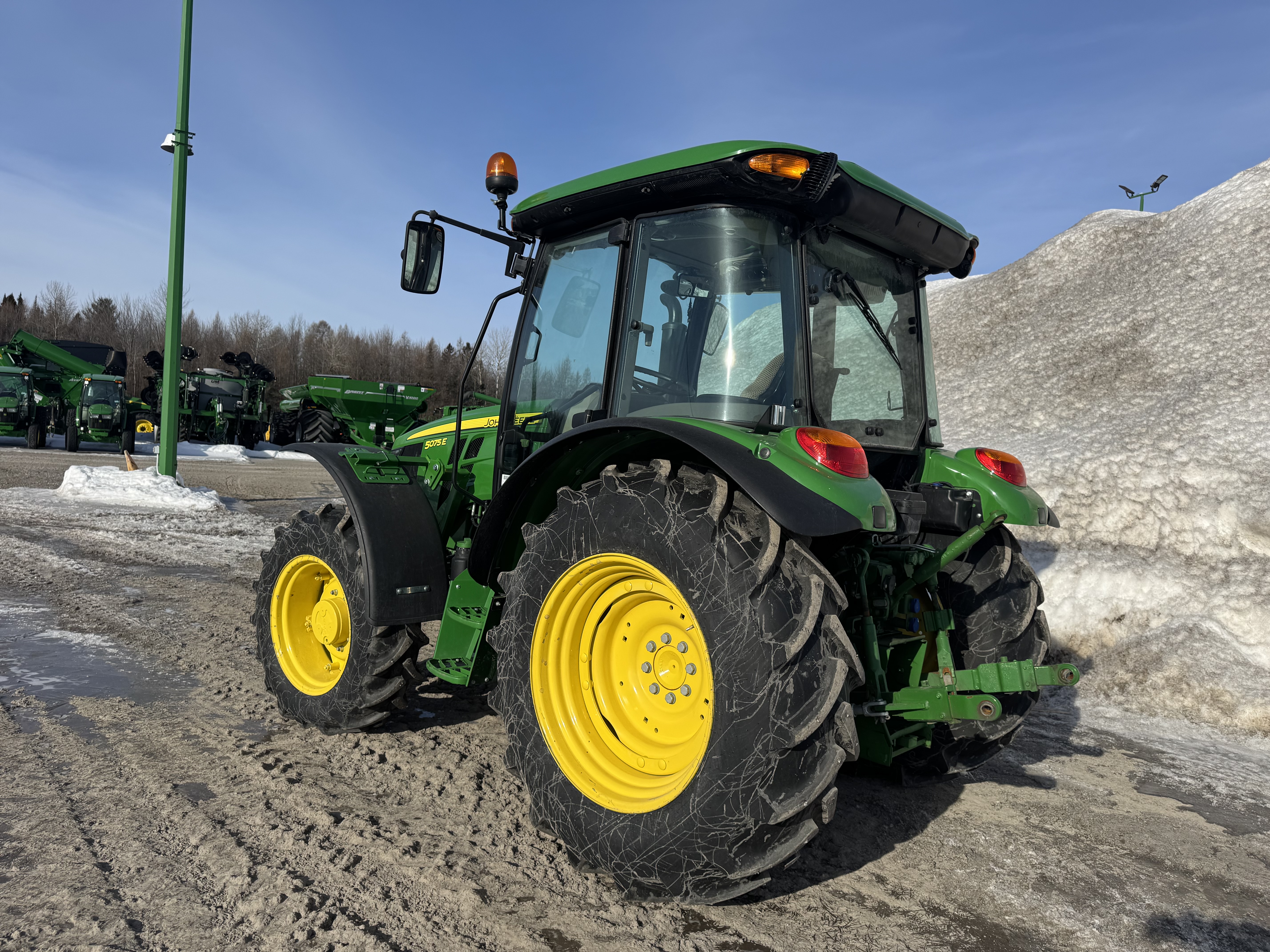 John Deere 5075E
