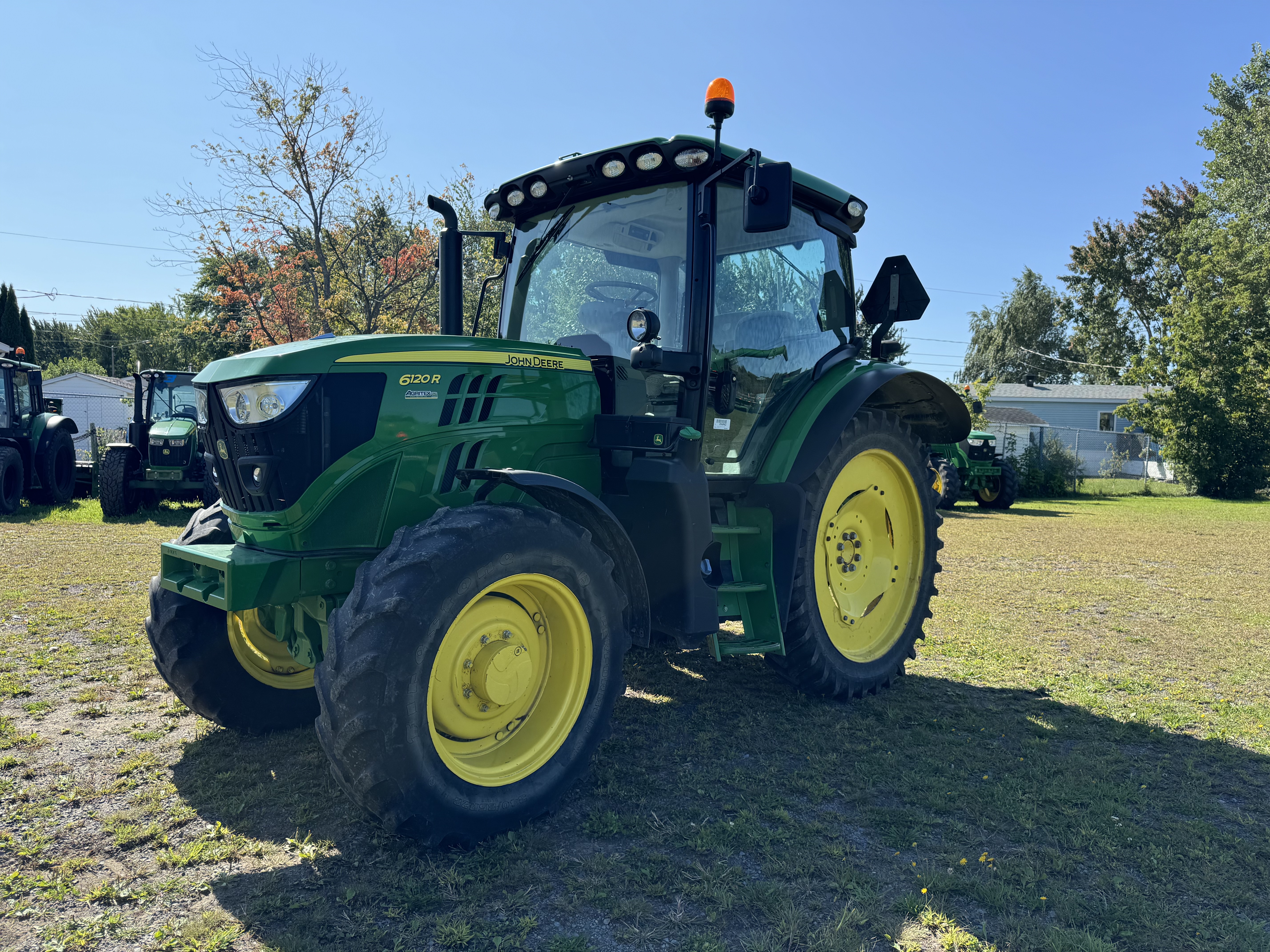 John Deere 6120R 