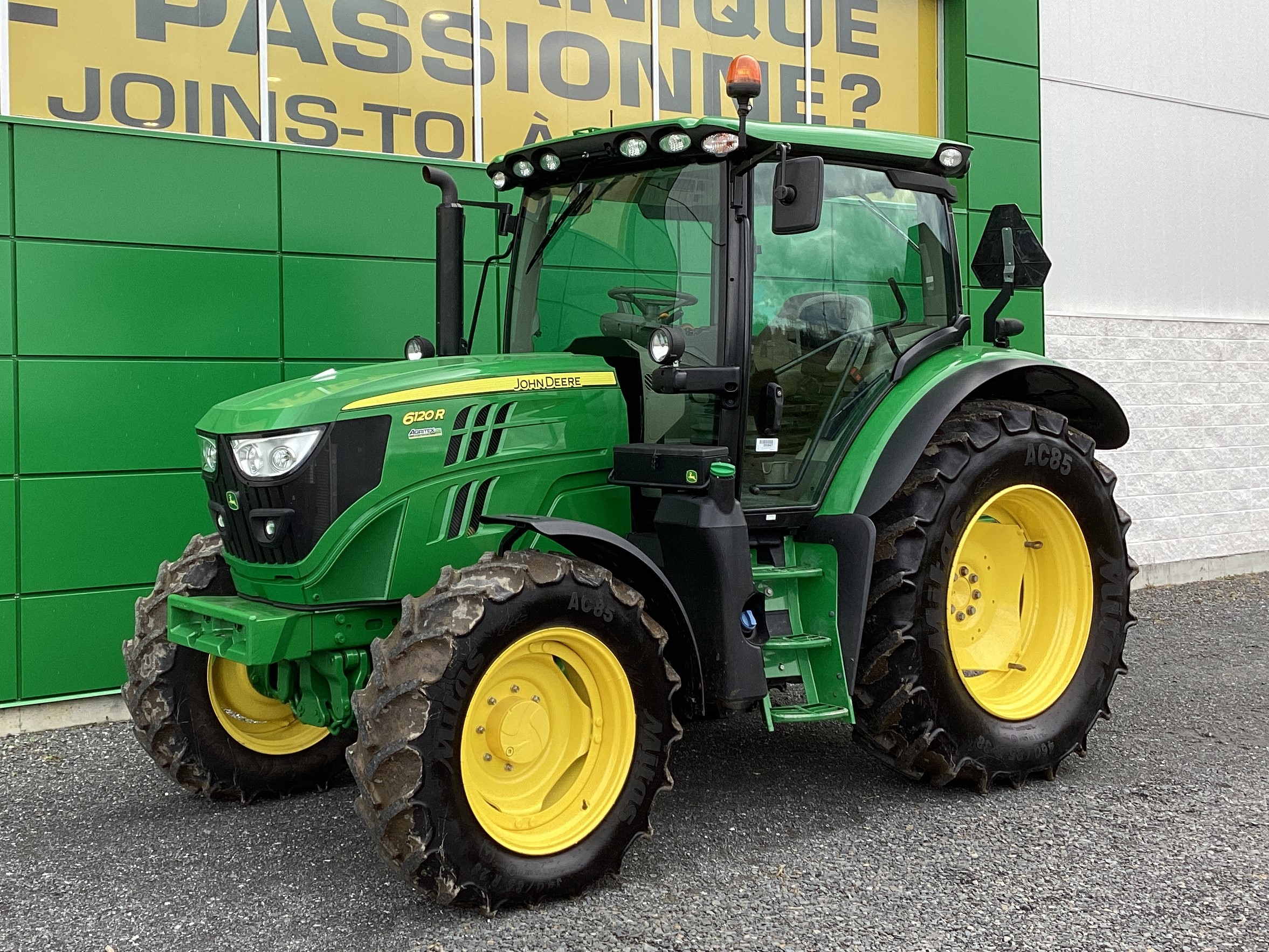 John Deere 6120R