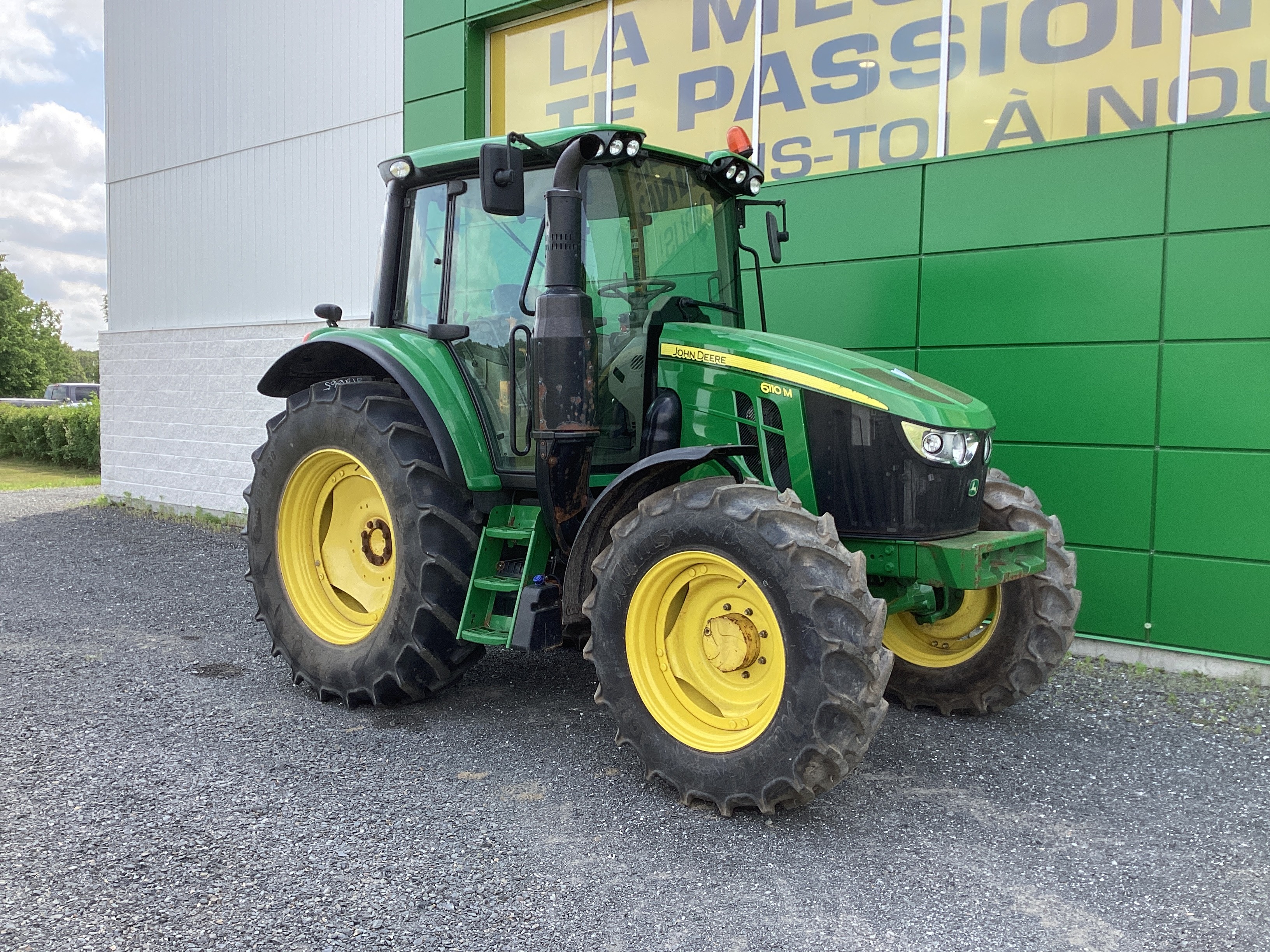 John Deere 6110M