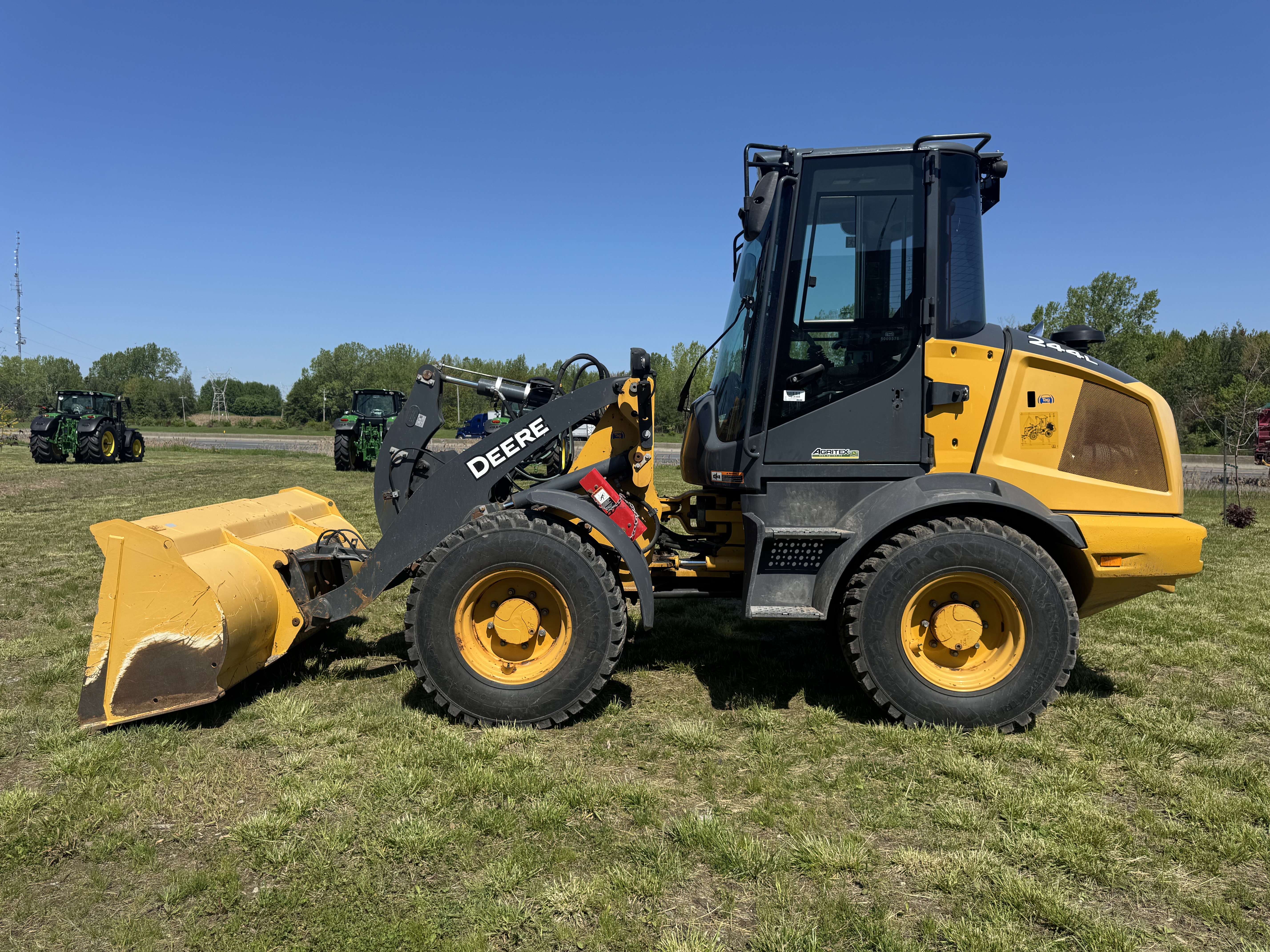 John Deere 244L