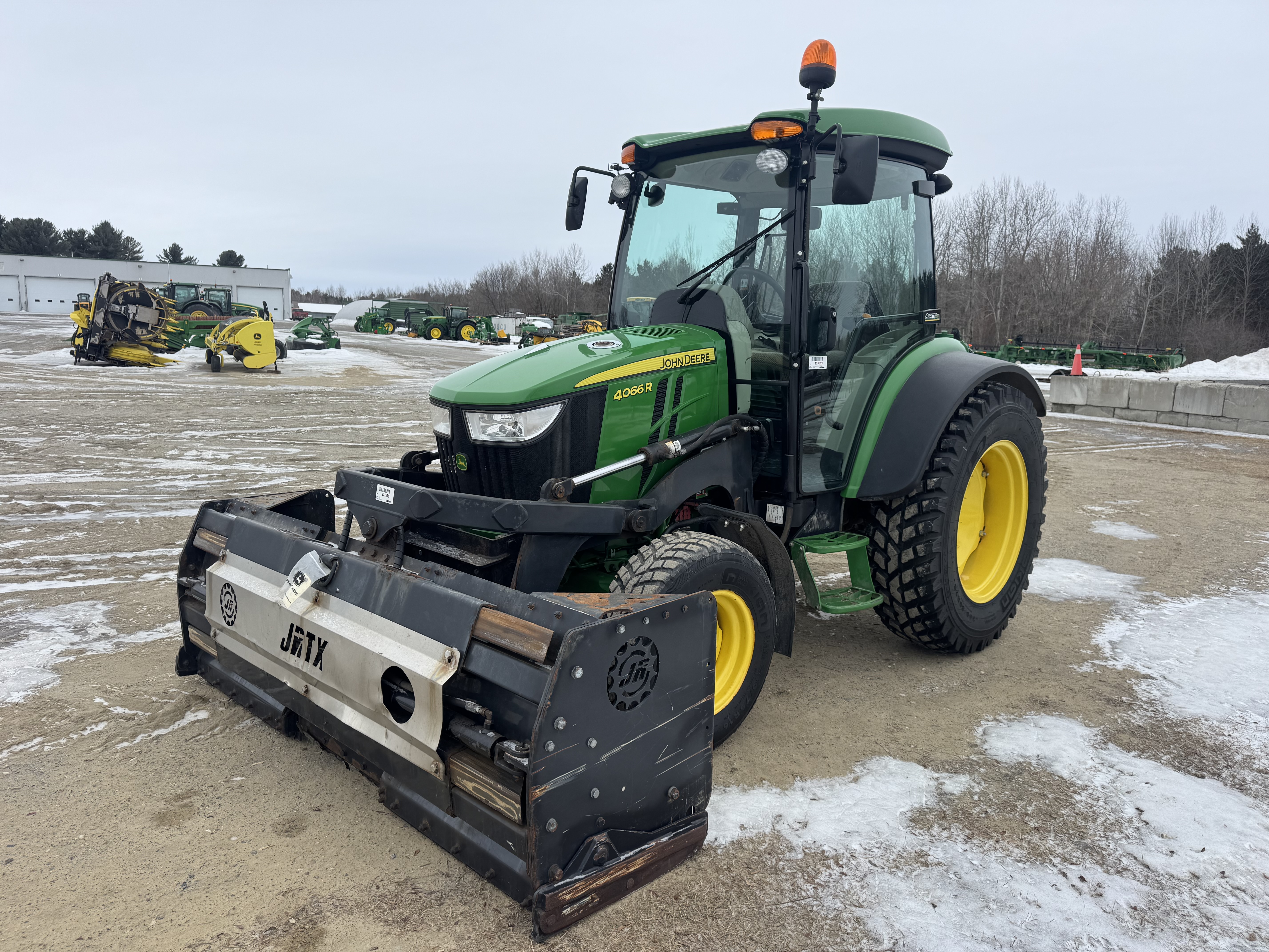 John Deere 4066R NOKIAN GRATTE