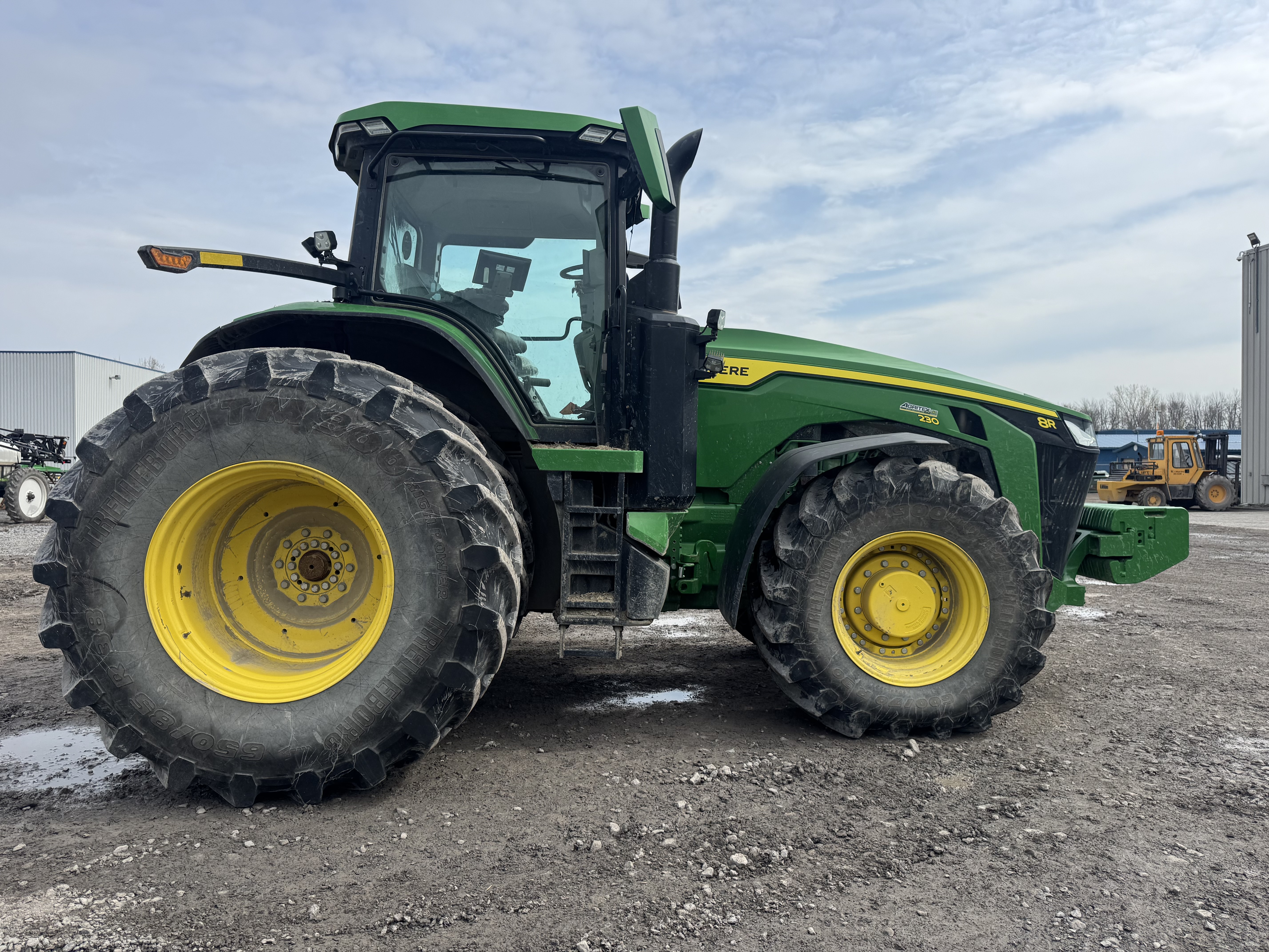 John Deere 8R 230
