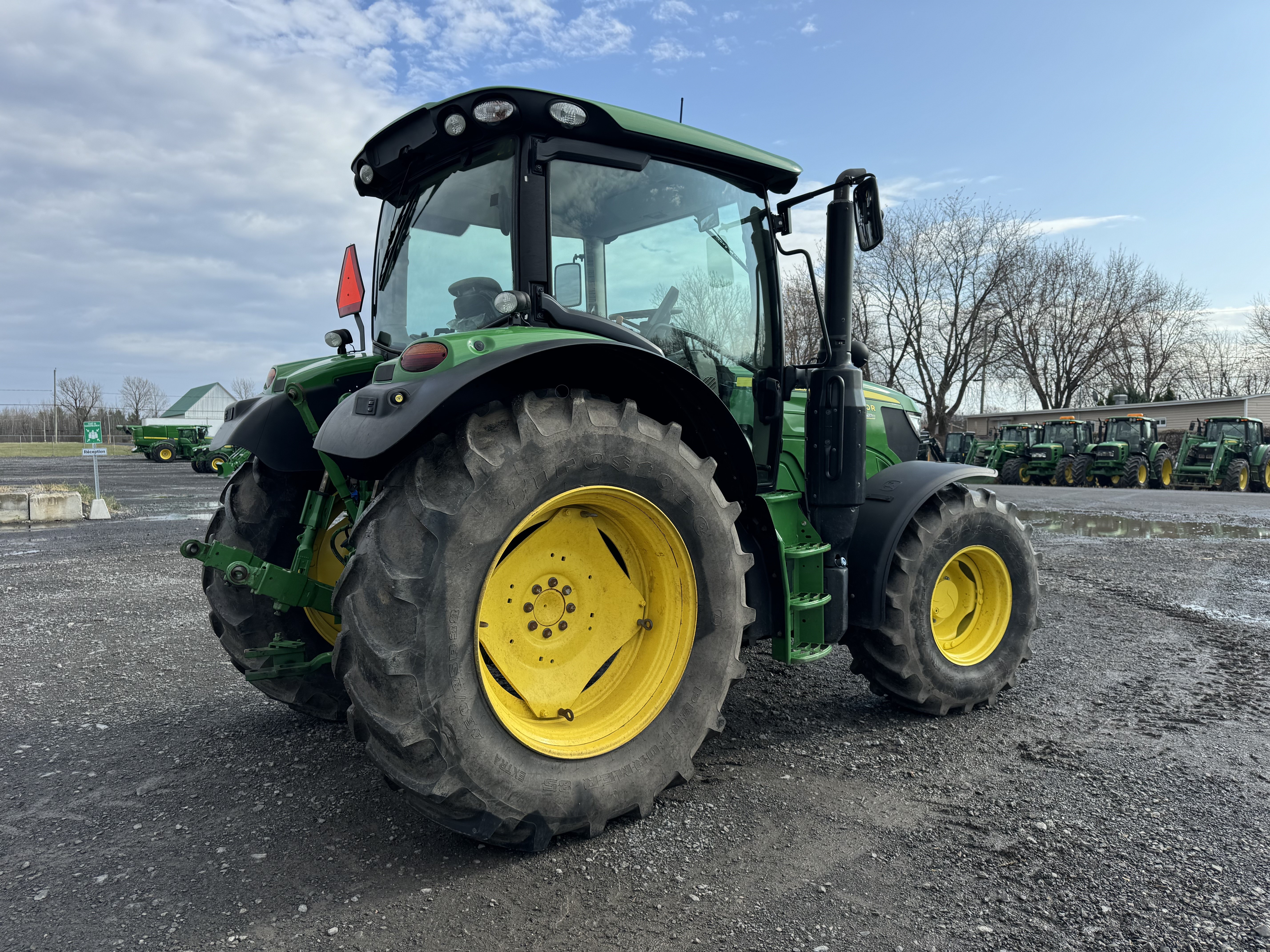John Deere 6110R 