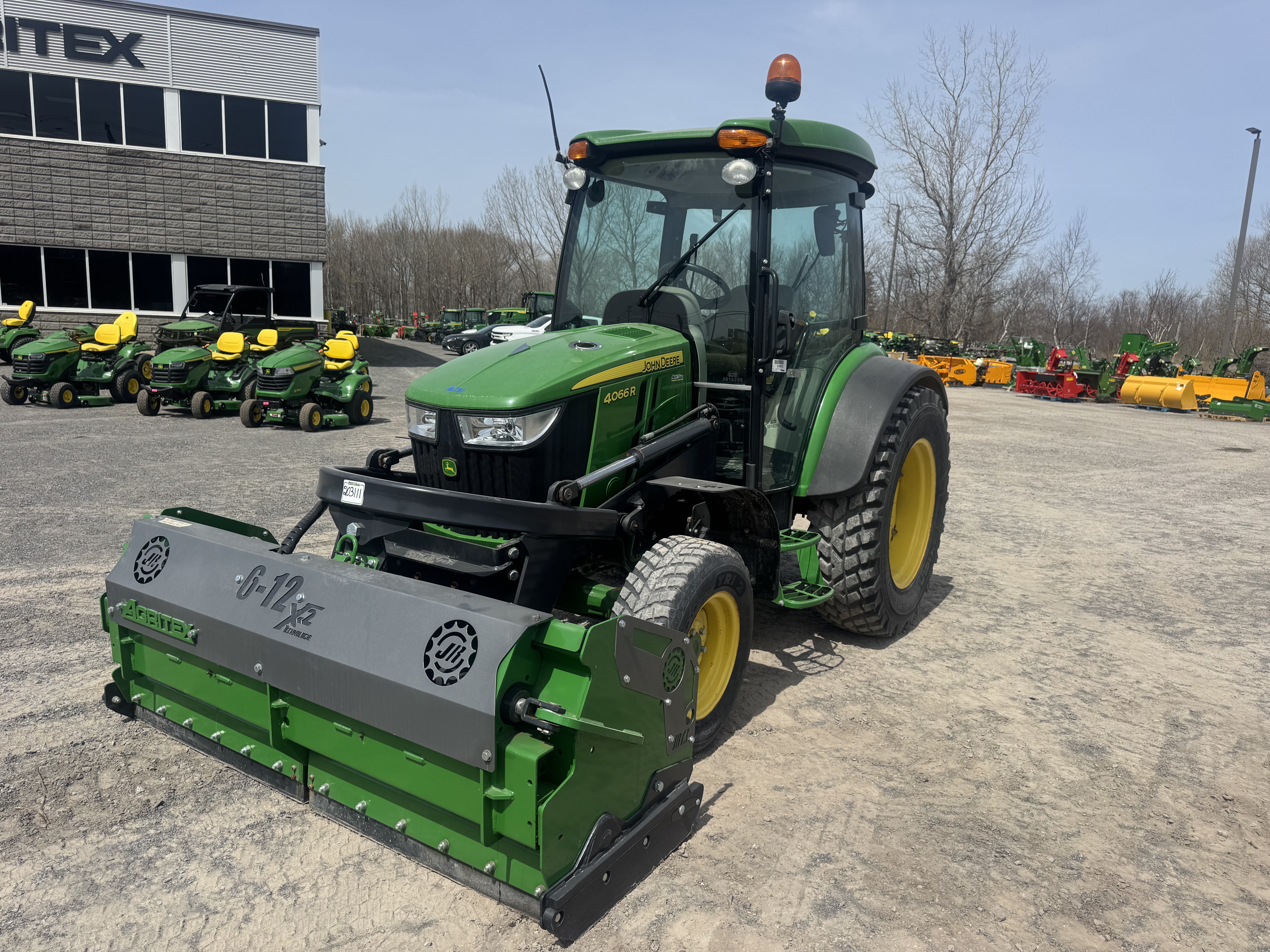 John Deere 4066R NOKIAN GRATTE