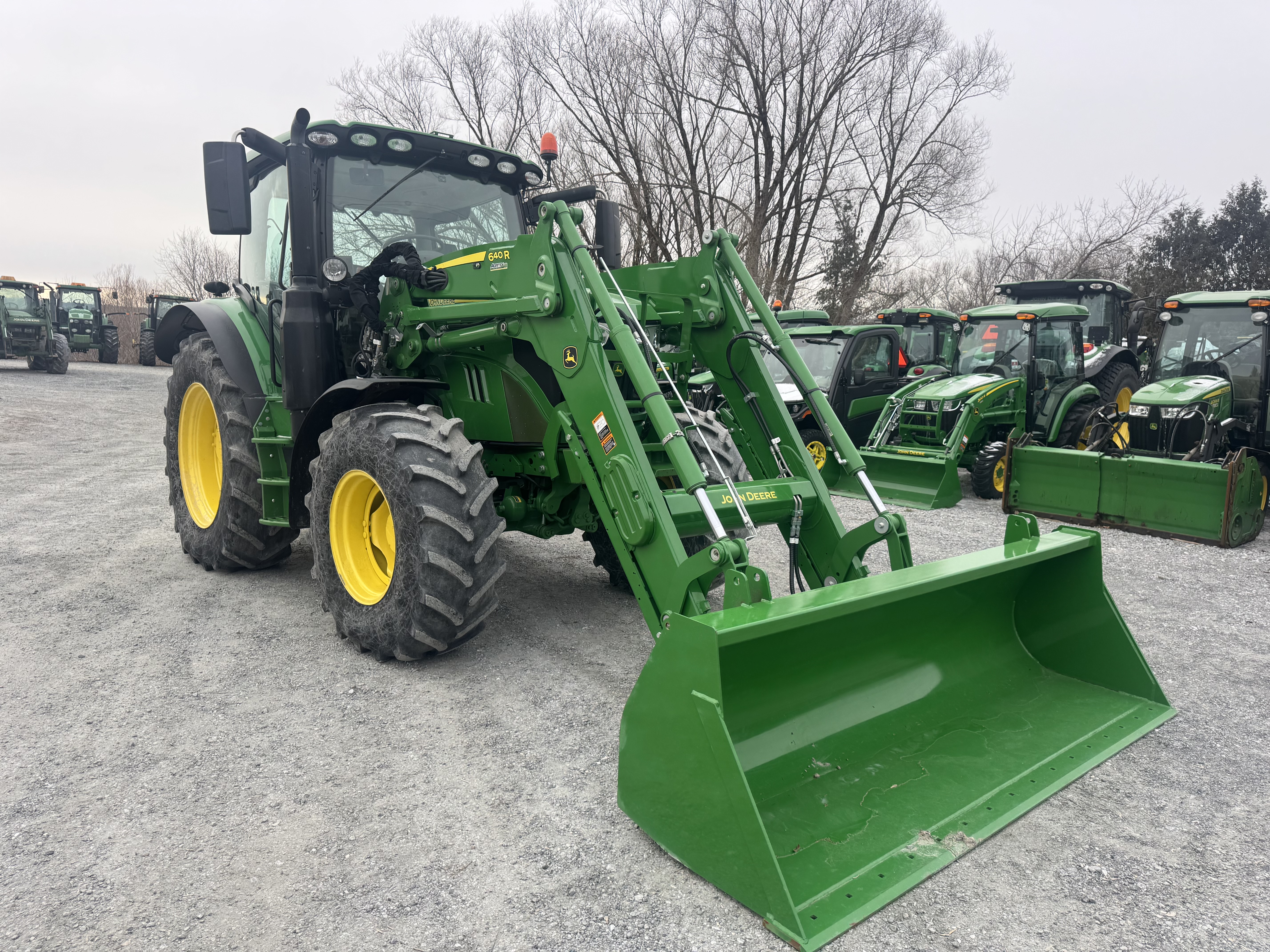 John Deere 6110R 