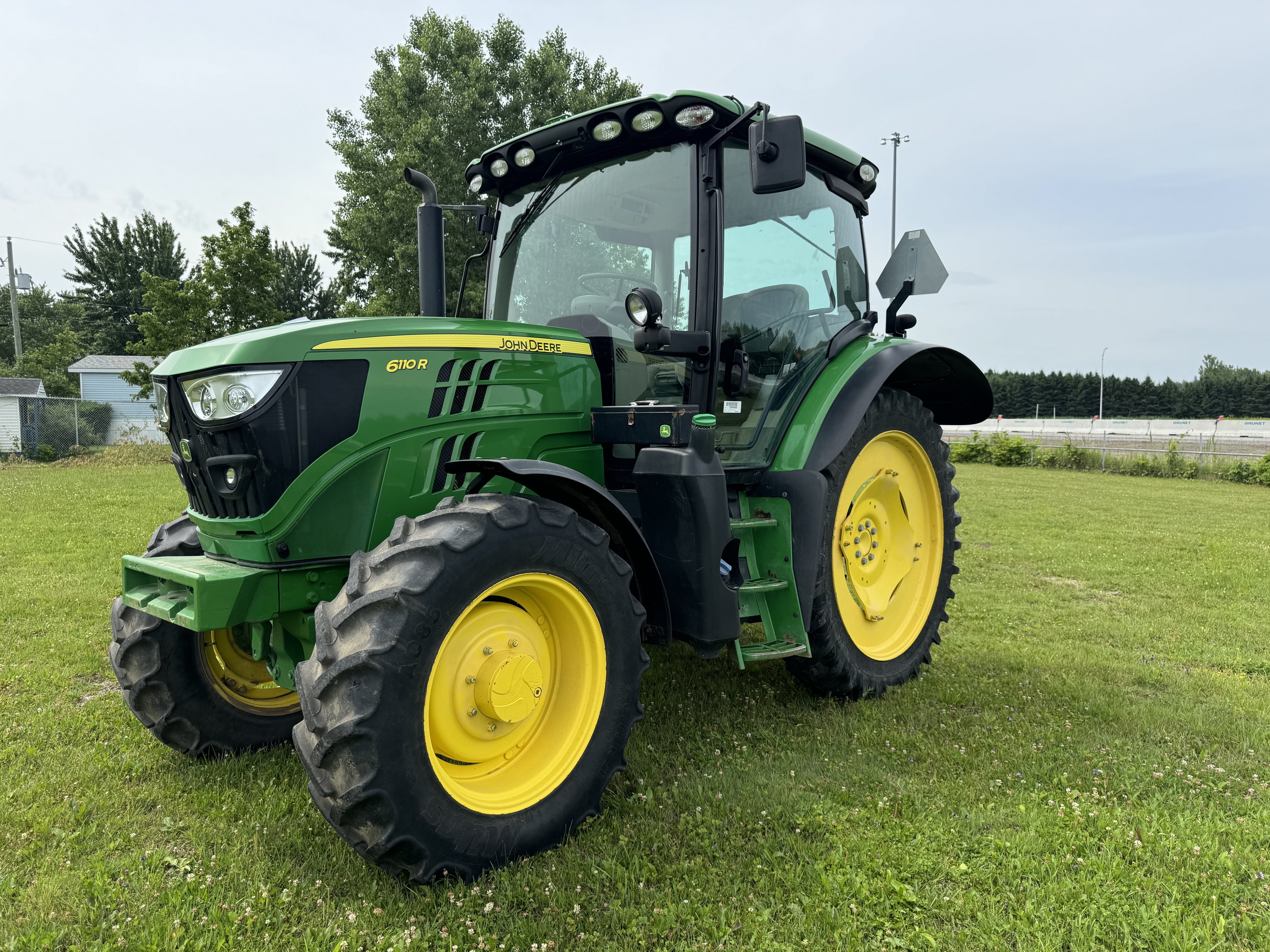 John Deere 6110R 