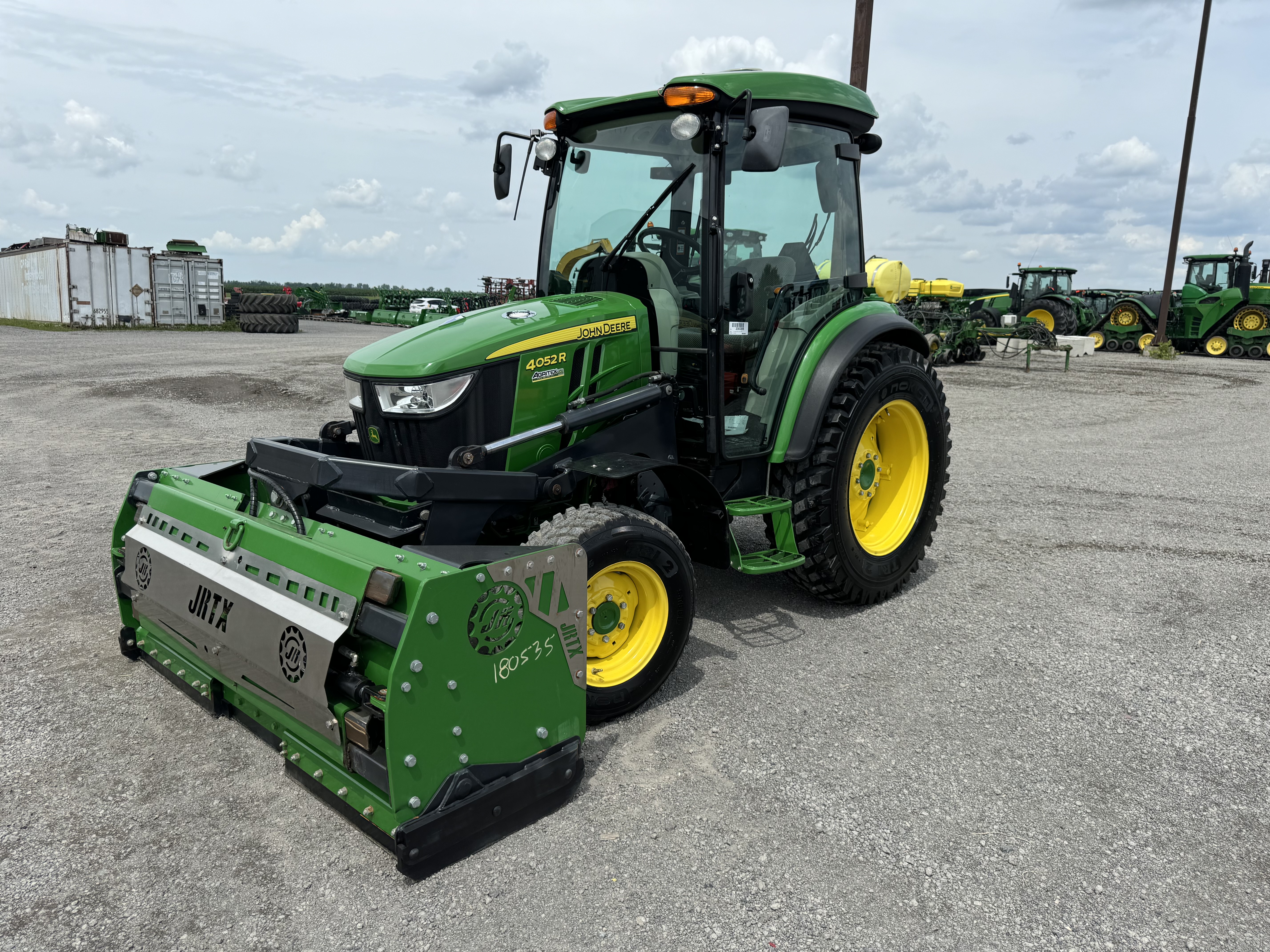 John Deere 4052R GRATTE NOKIAN 