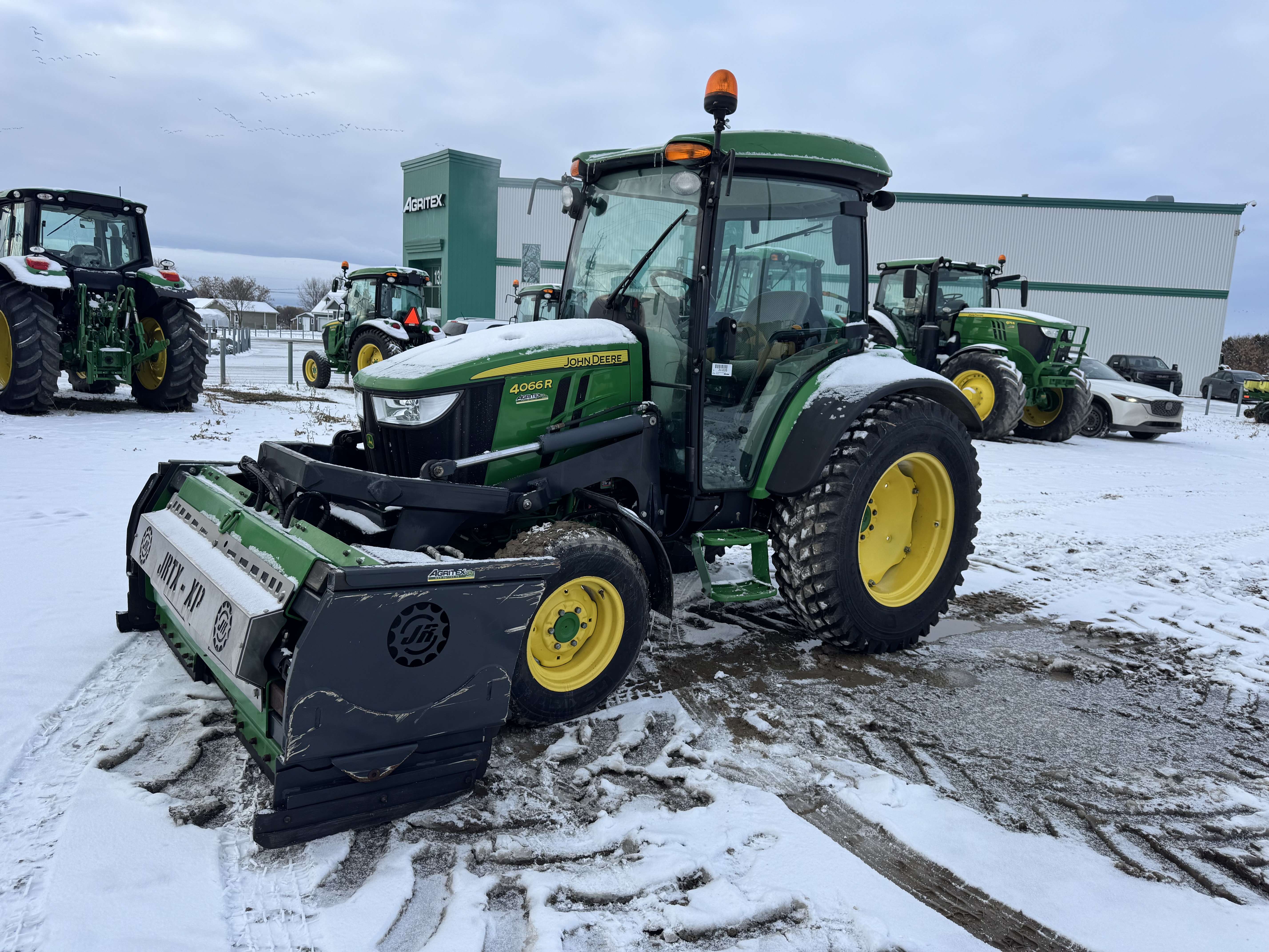 John Deere 4066R GRATTE NOKIAN    