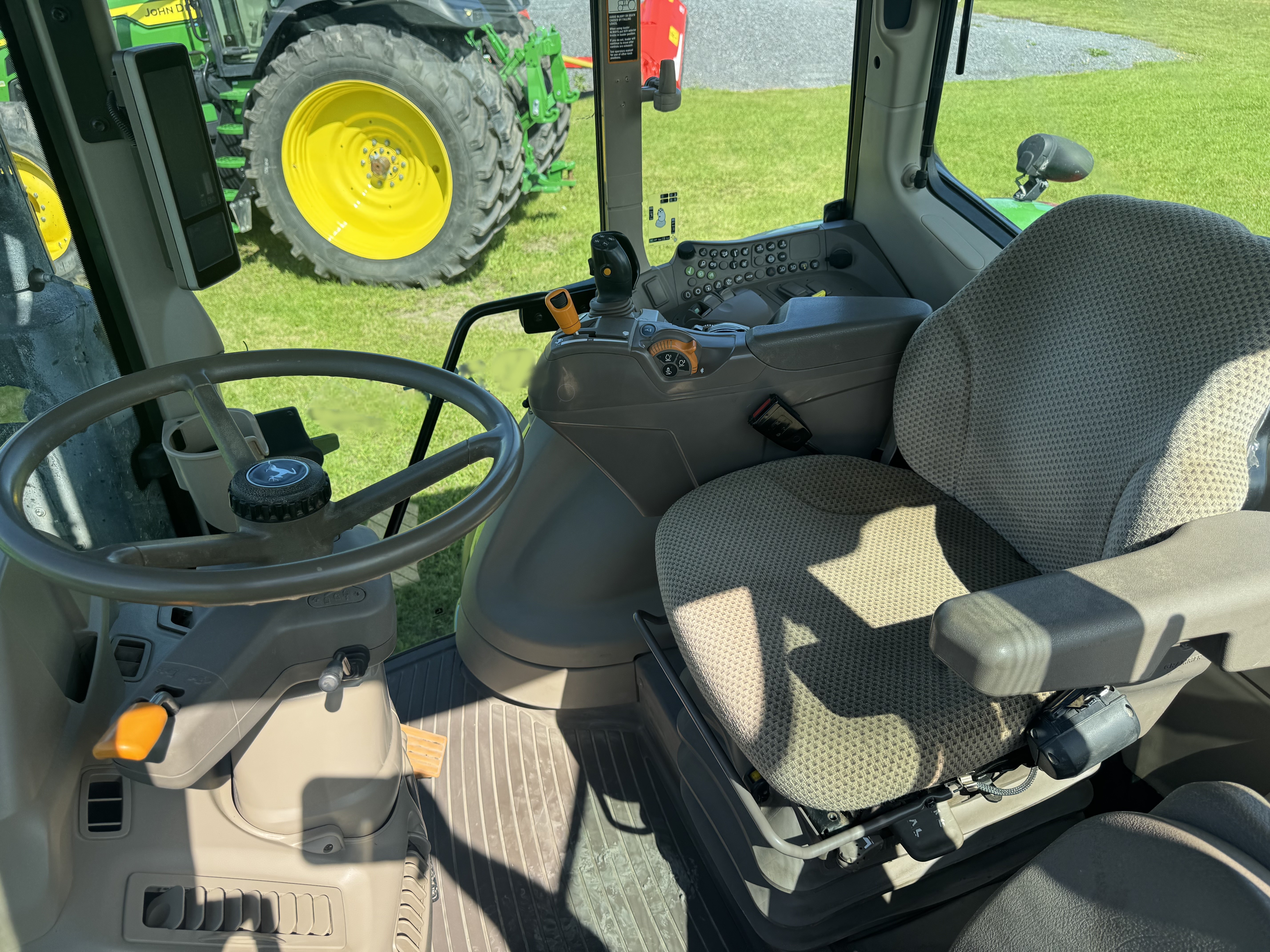 John Deere 6110M