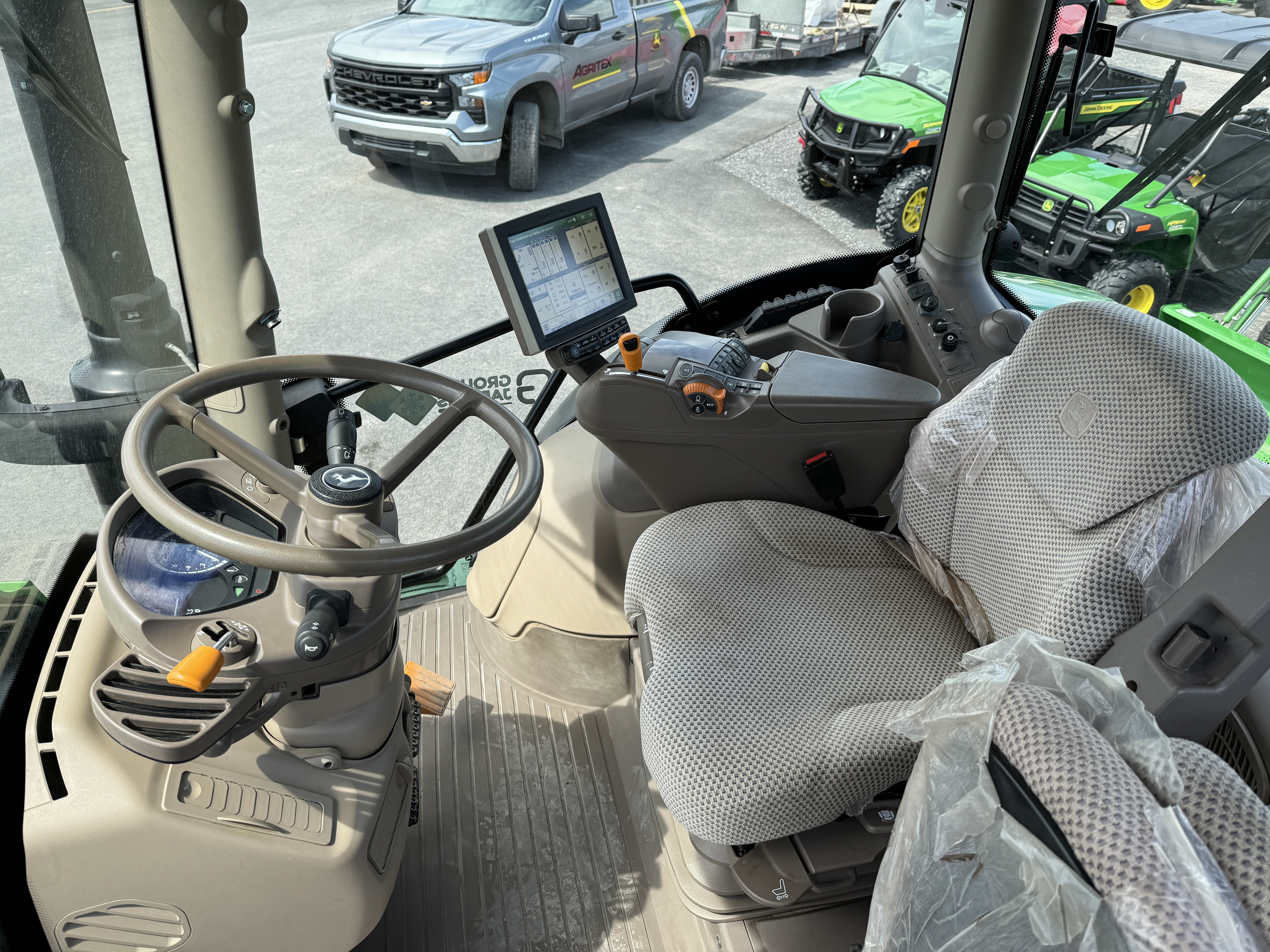 John Deere 6110R 