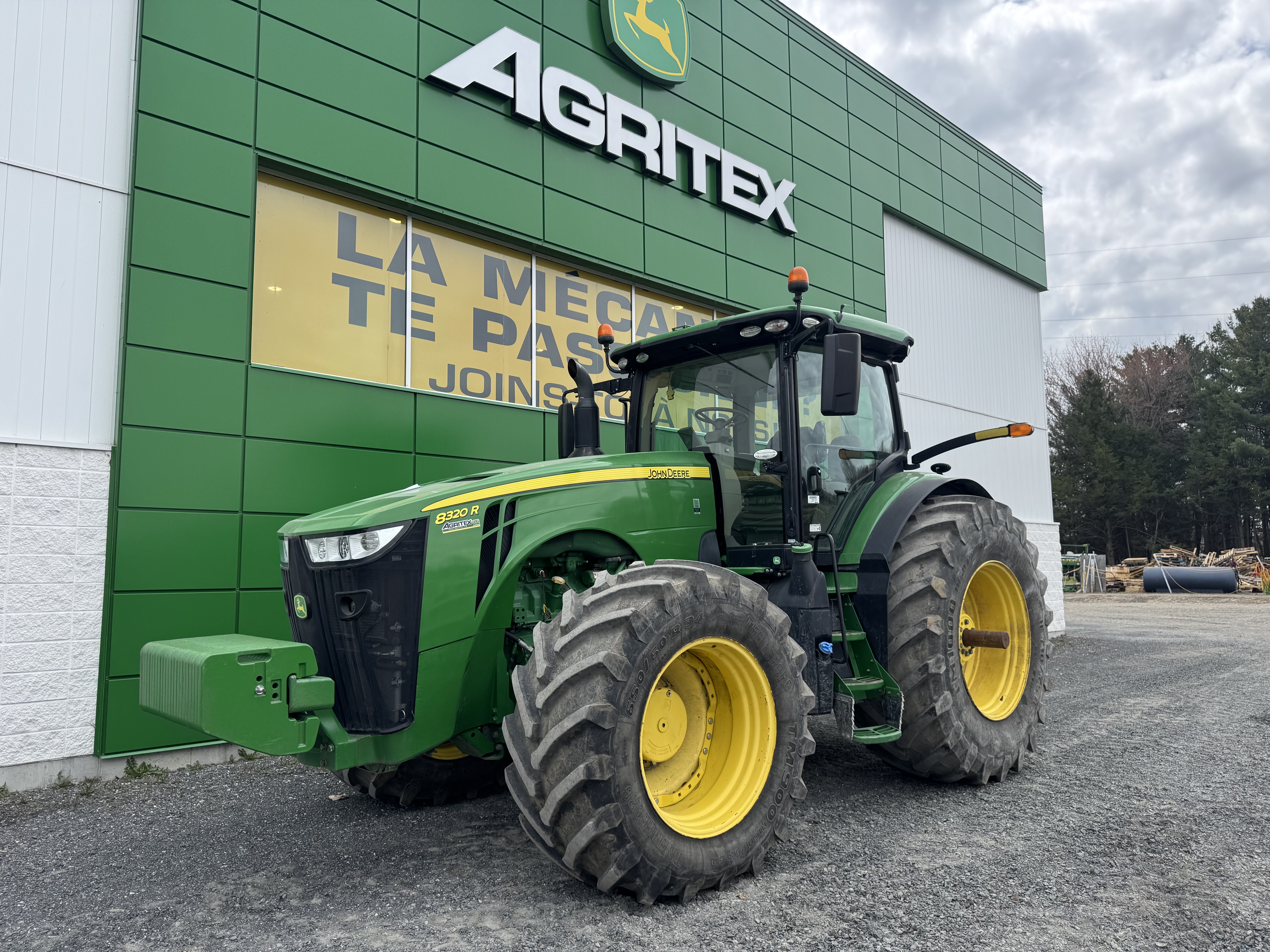 John Deere 8320R