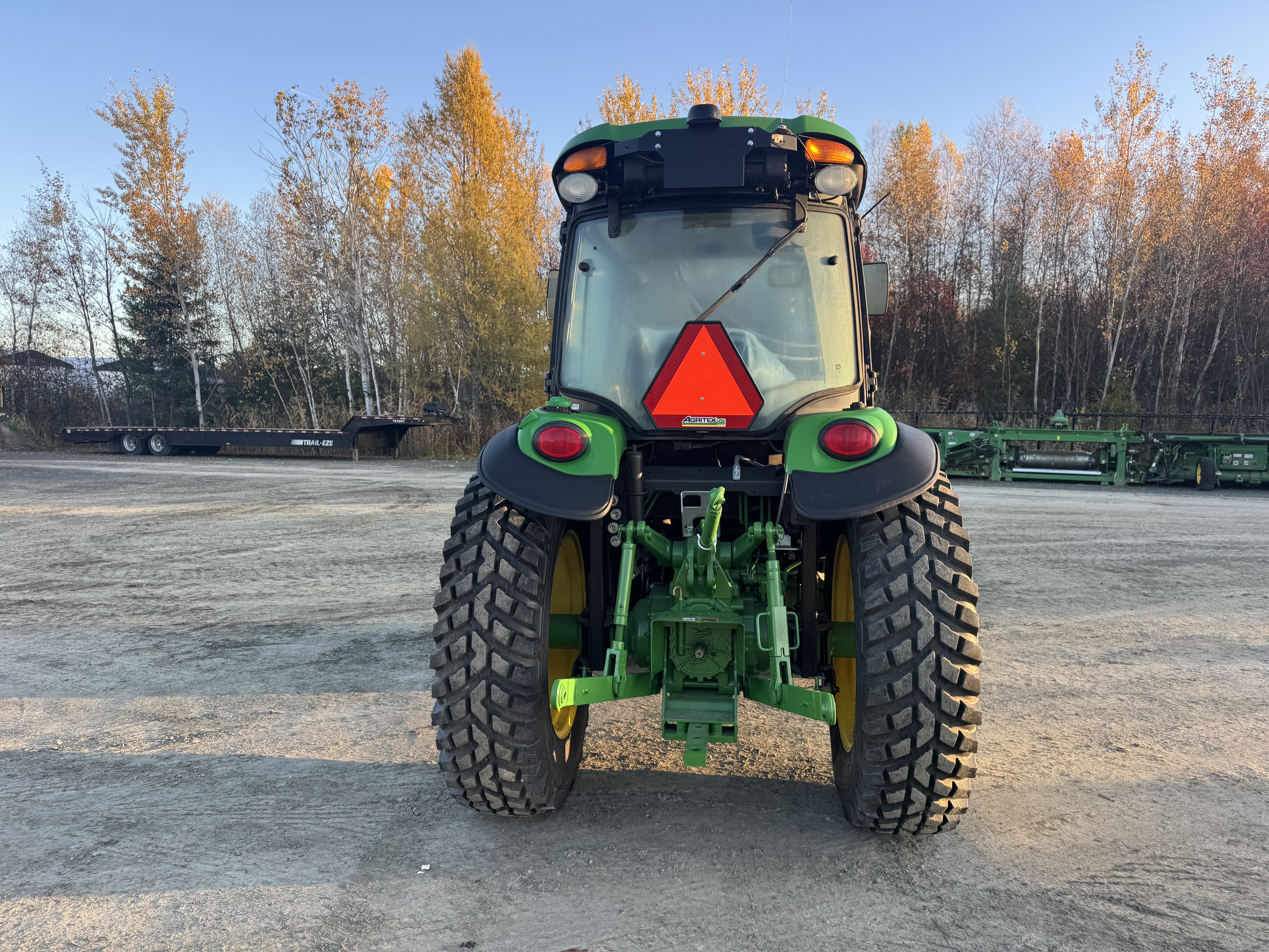 John Deere 4066R GRATTE NOKIAN  ***LOCATION HIVER 2025-2026 VOIR GAB***