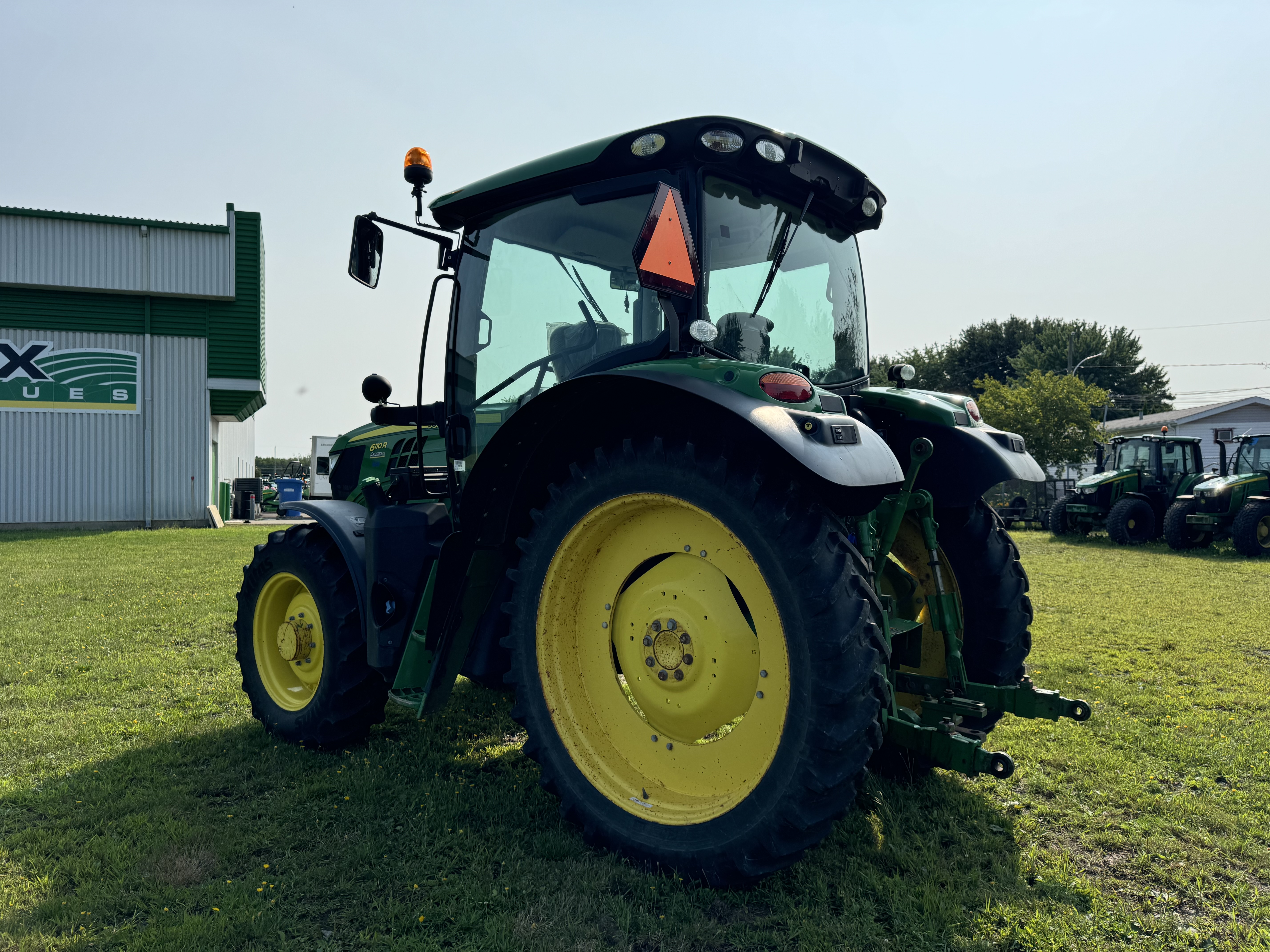 John Deere 6110R 